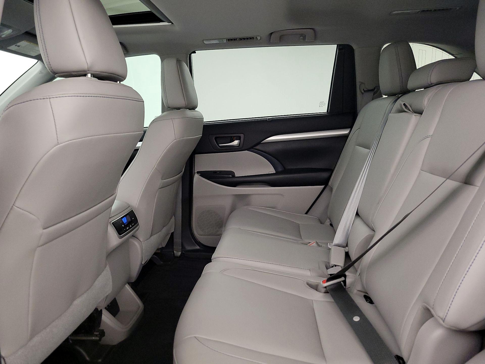 Thumbnail: 2018 Toyota Highlander - 20