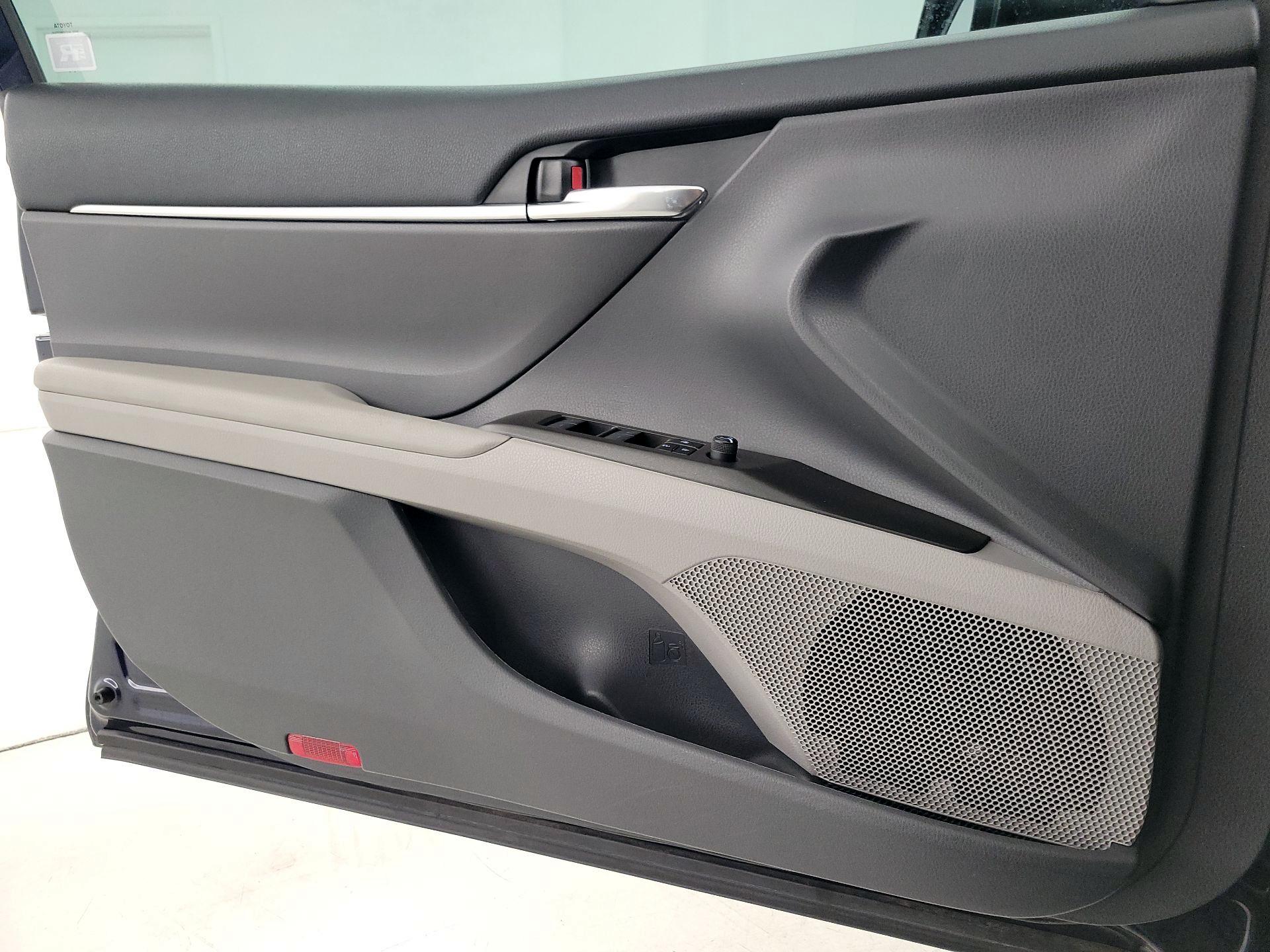 Thumbnail: 2022 Toyota Camry - 12