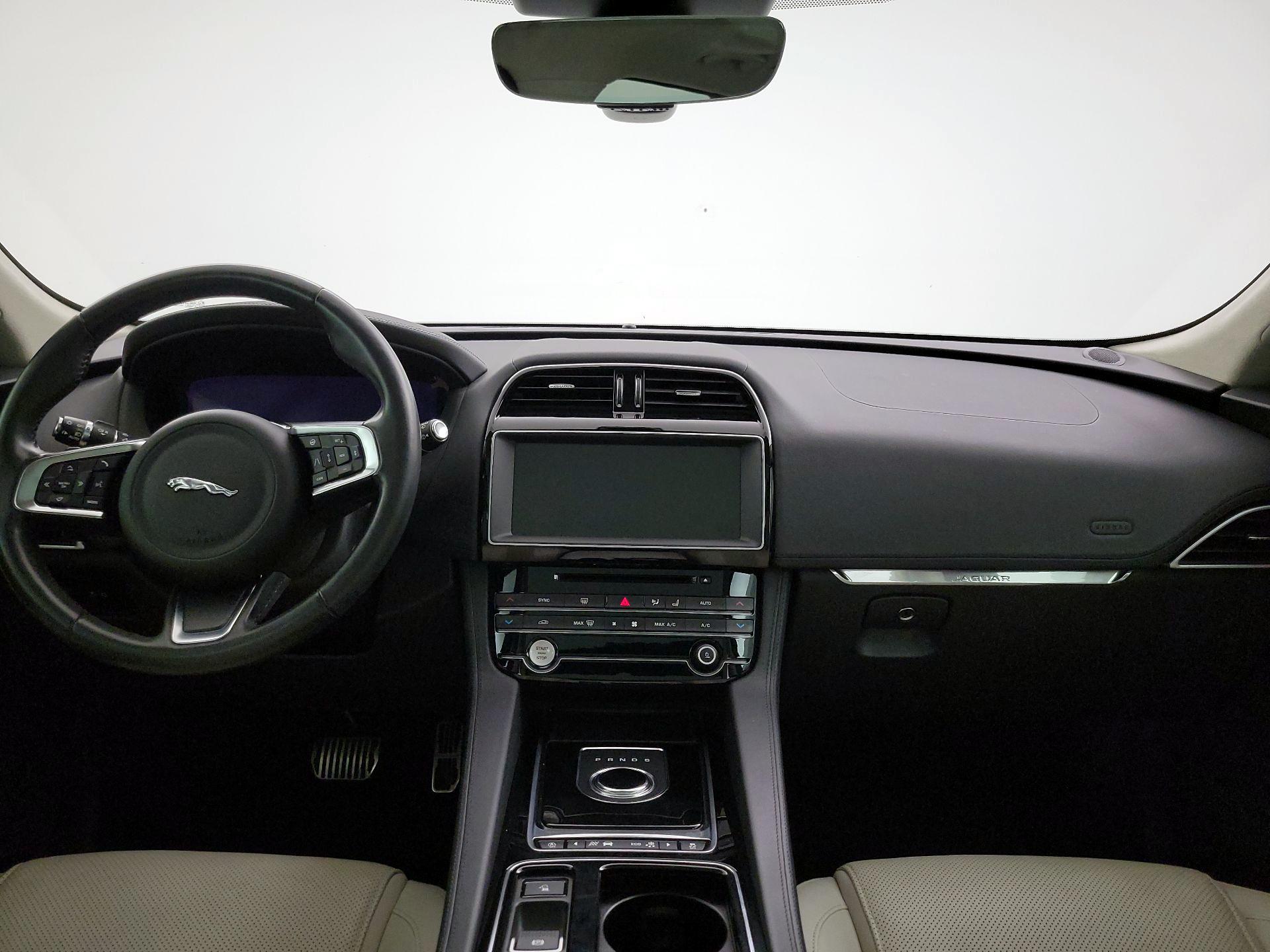 Thumbnail: 2019 Jaguar F-Pace - 9