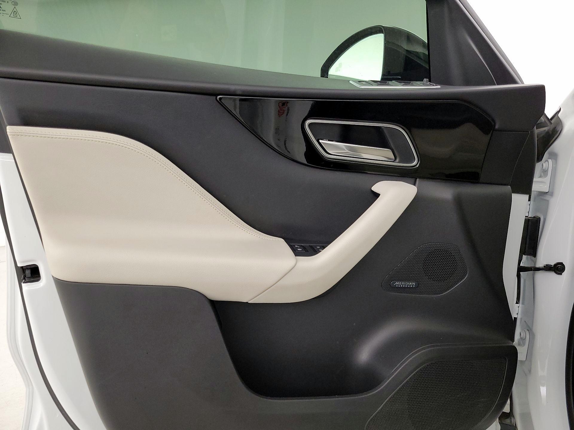Thumbnail: 2019 Jaguar F-Pace - 12