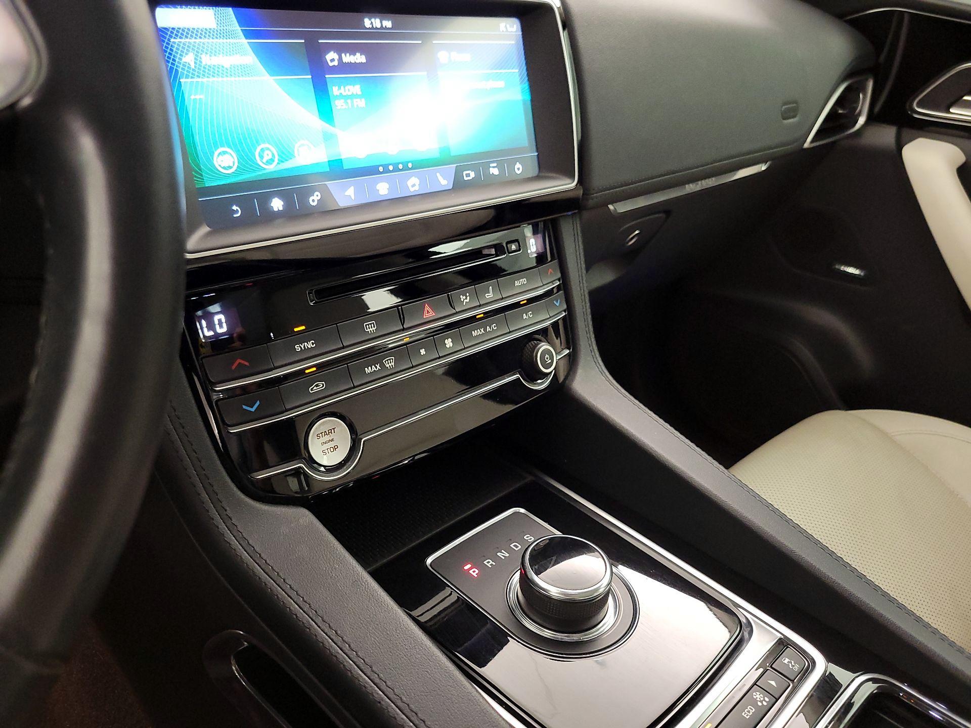 Thumbnail: 2019 Jaguar F-Pace - 17