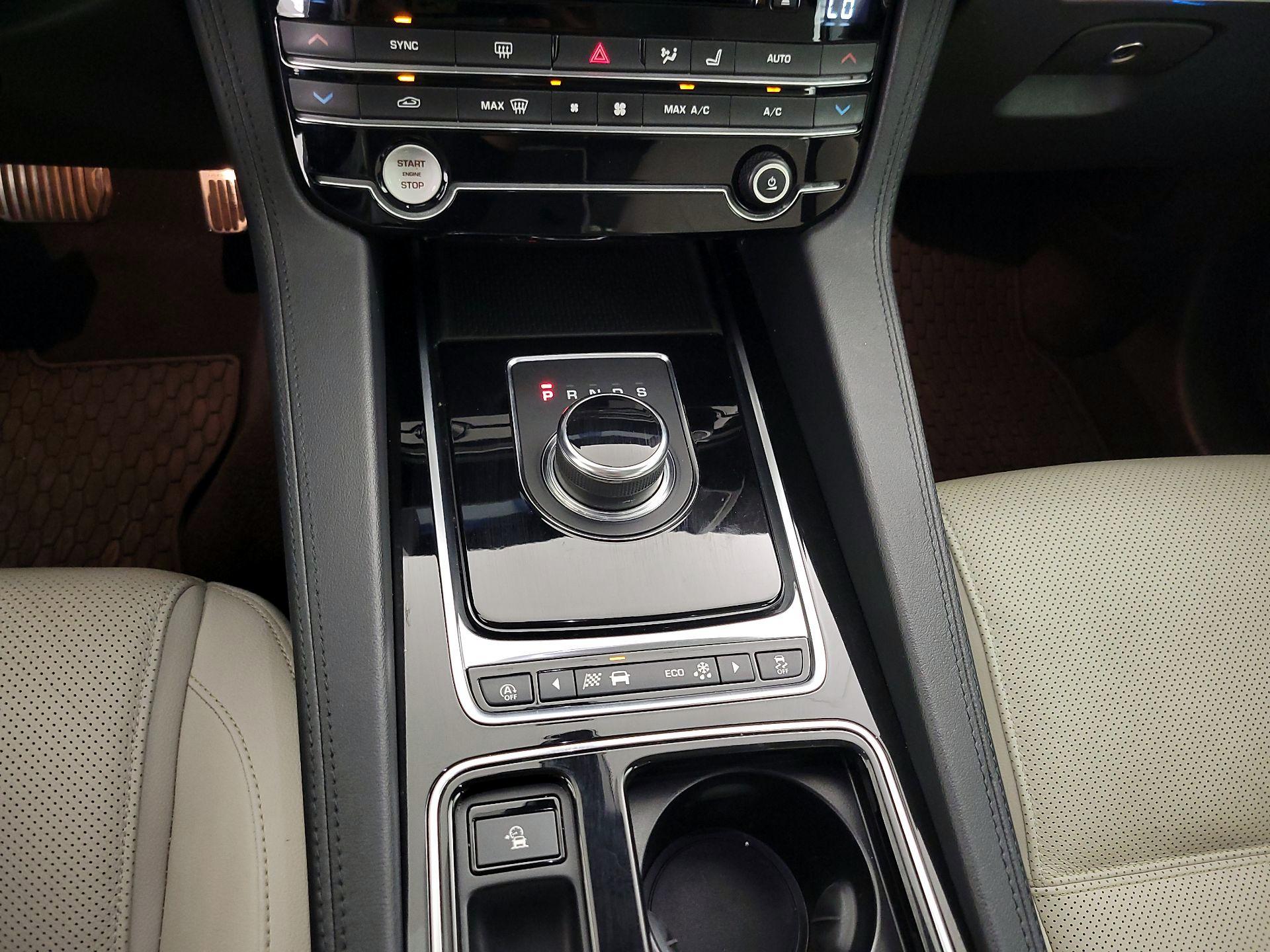 Thumbnail: 2019 Jaguar F-Pace - 18