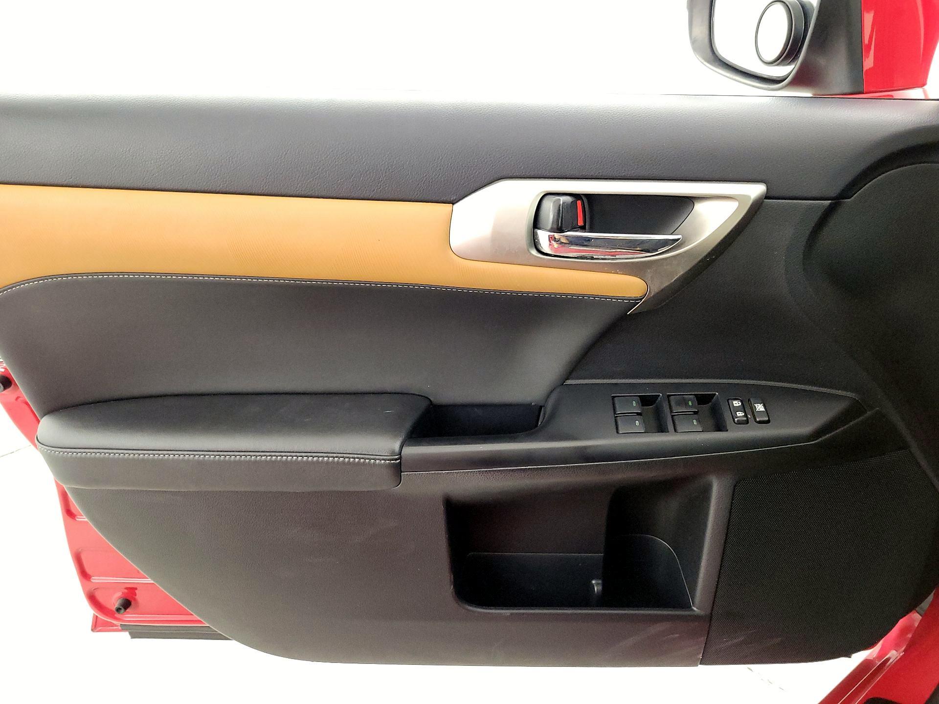 Thumbnail: 2014 Lexus CT - 12