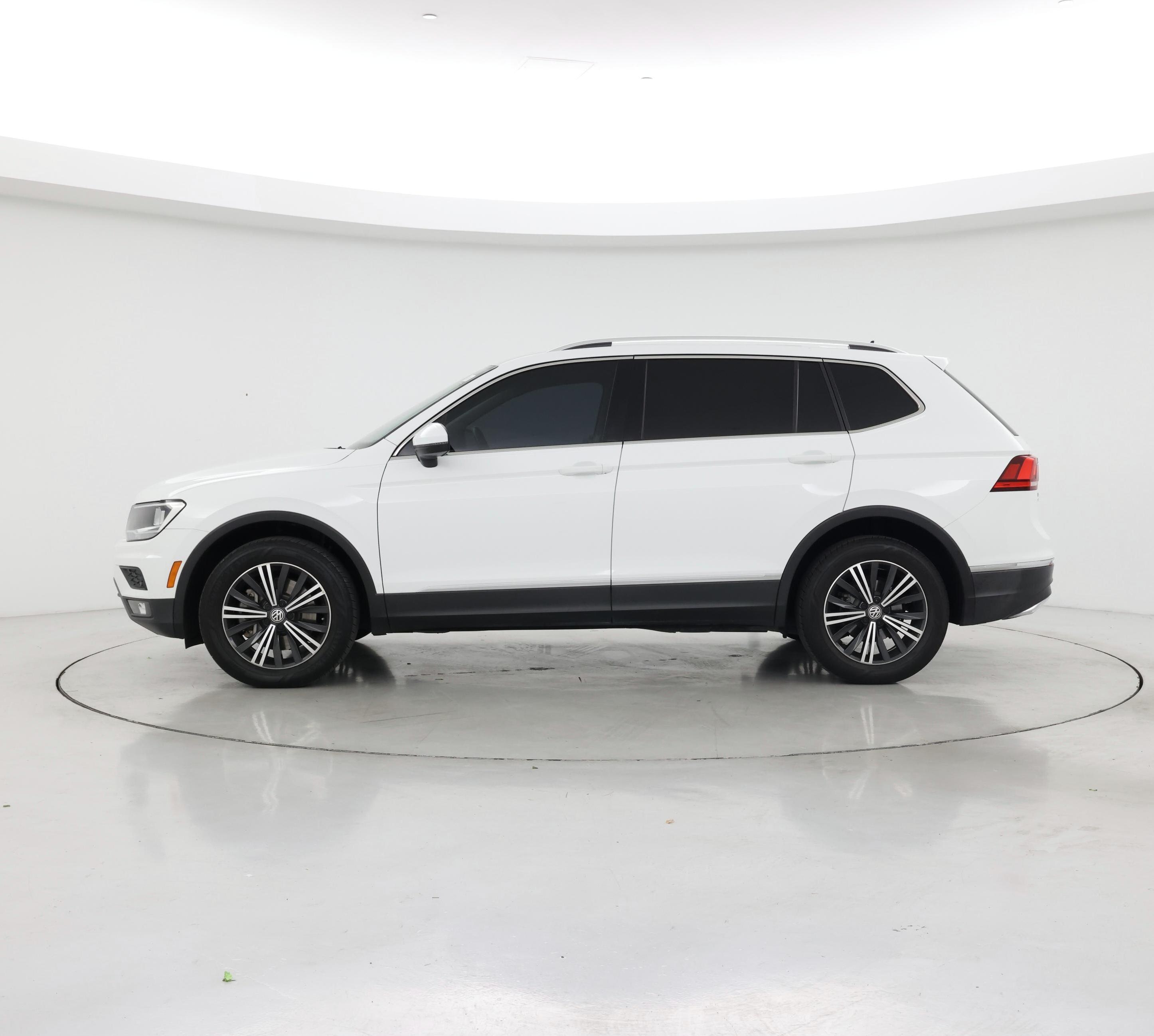 Thumbnail: 2019 Volkswagen Tiguan - 3