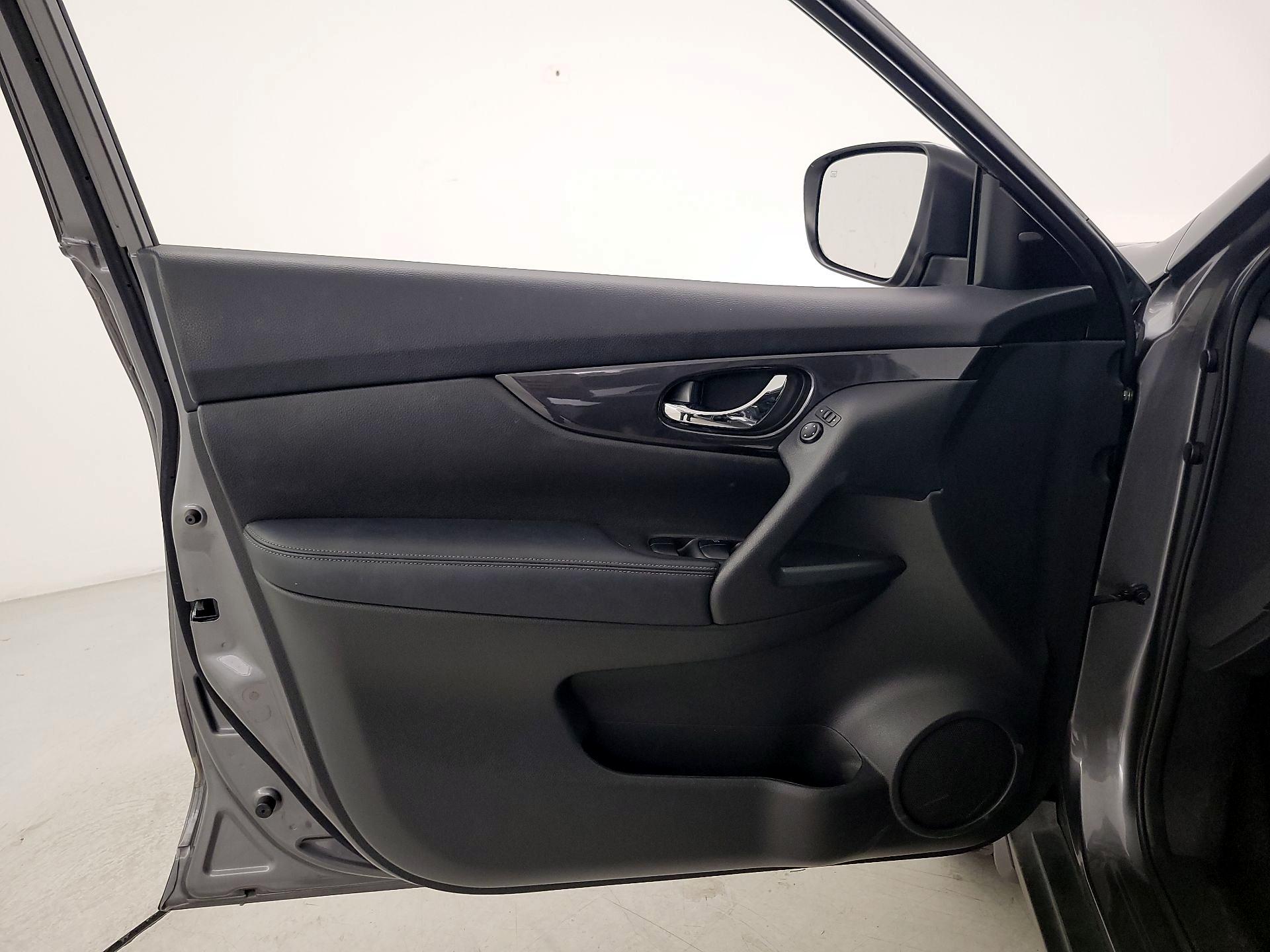 Thumbnail: 2019 Nissan Rogue - 12