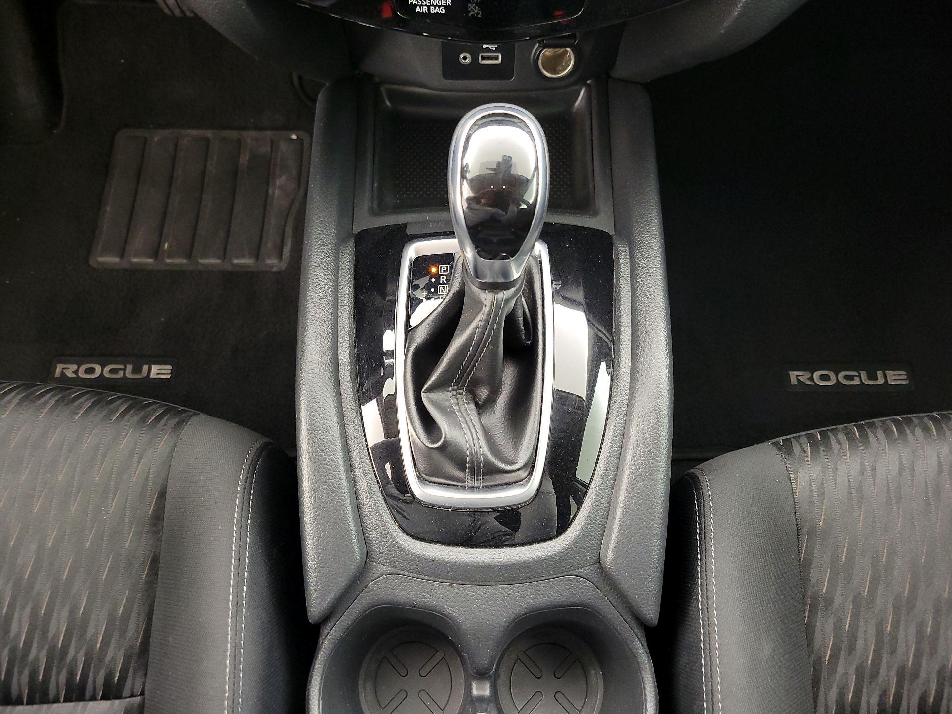Thumbnail: 2019 Nissan Rogue - 17