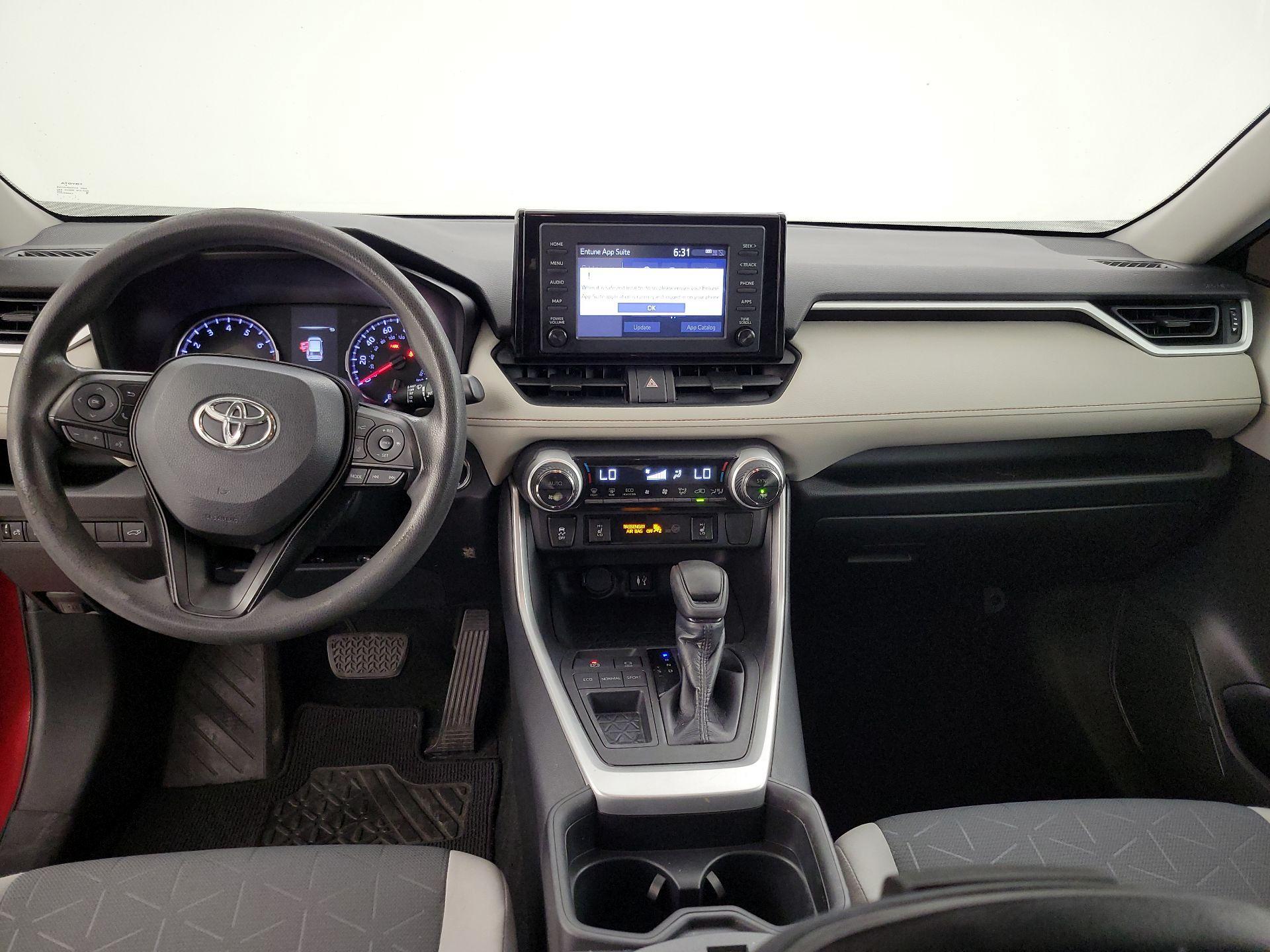Thumbnail: 2019 Toyota RAV4 - 9