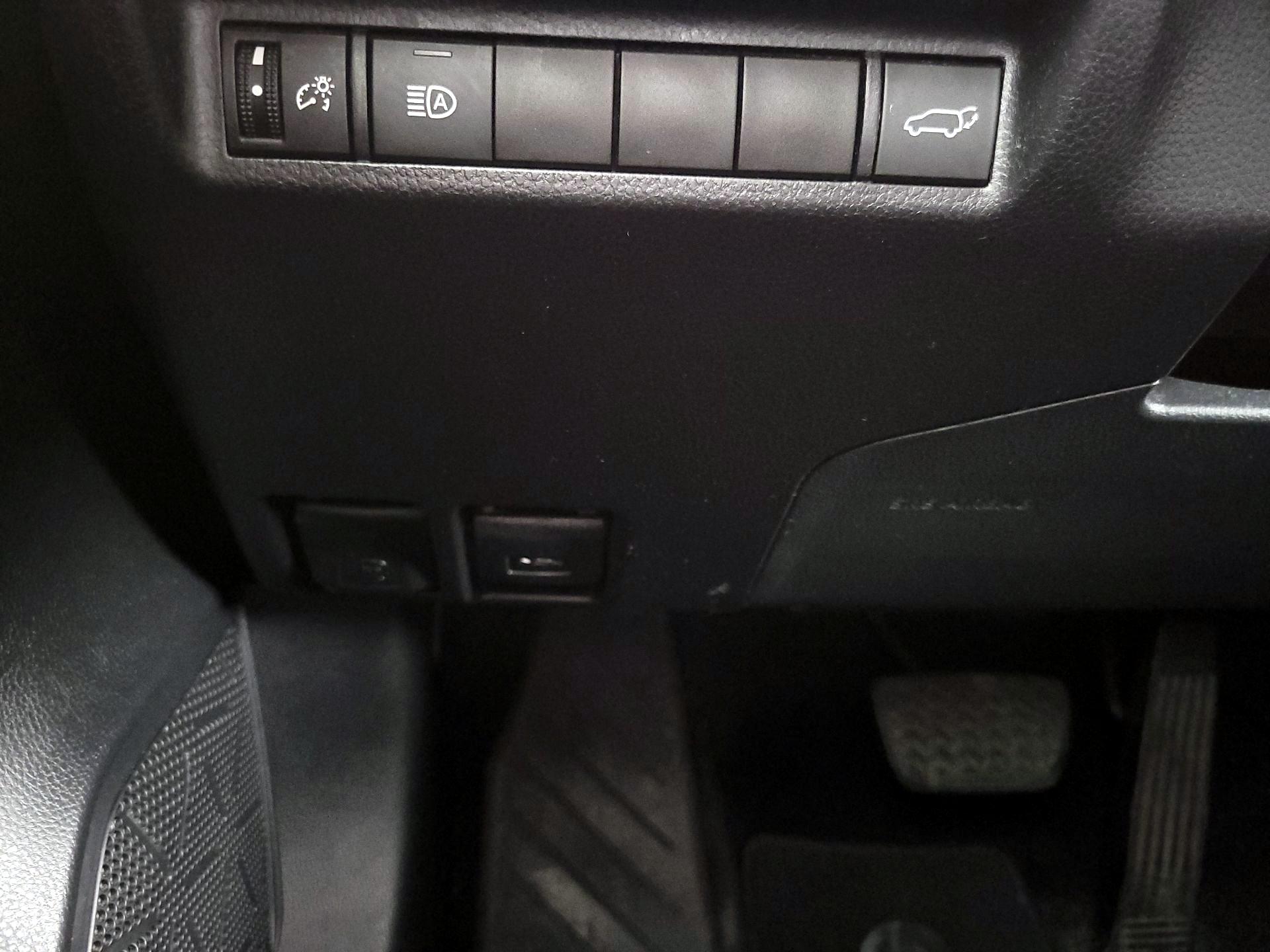 Thumbnail: 2019 Toyota RAV4 - 13