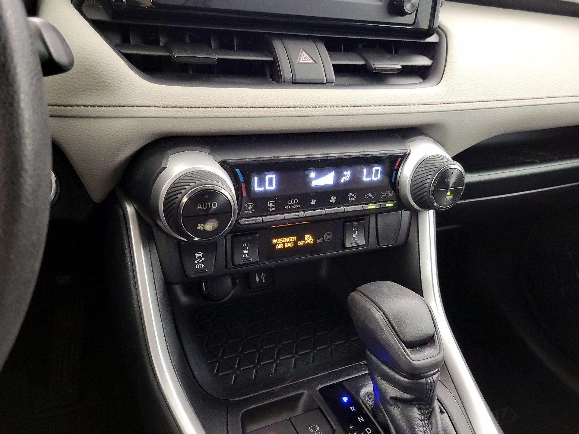 Thumbnail: 2019 Toyota RAV4 - 16