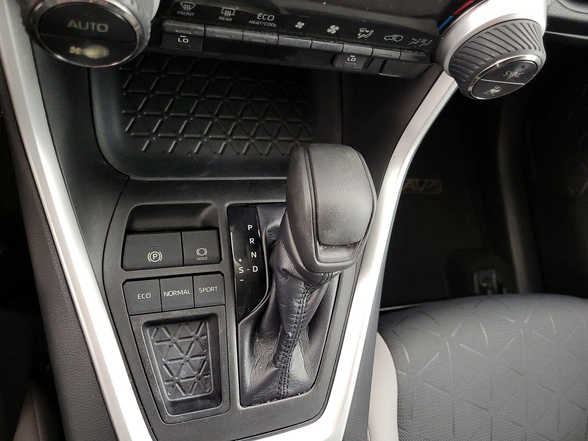 Thumbnail: 2019 Toyota RAV4 - 17