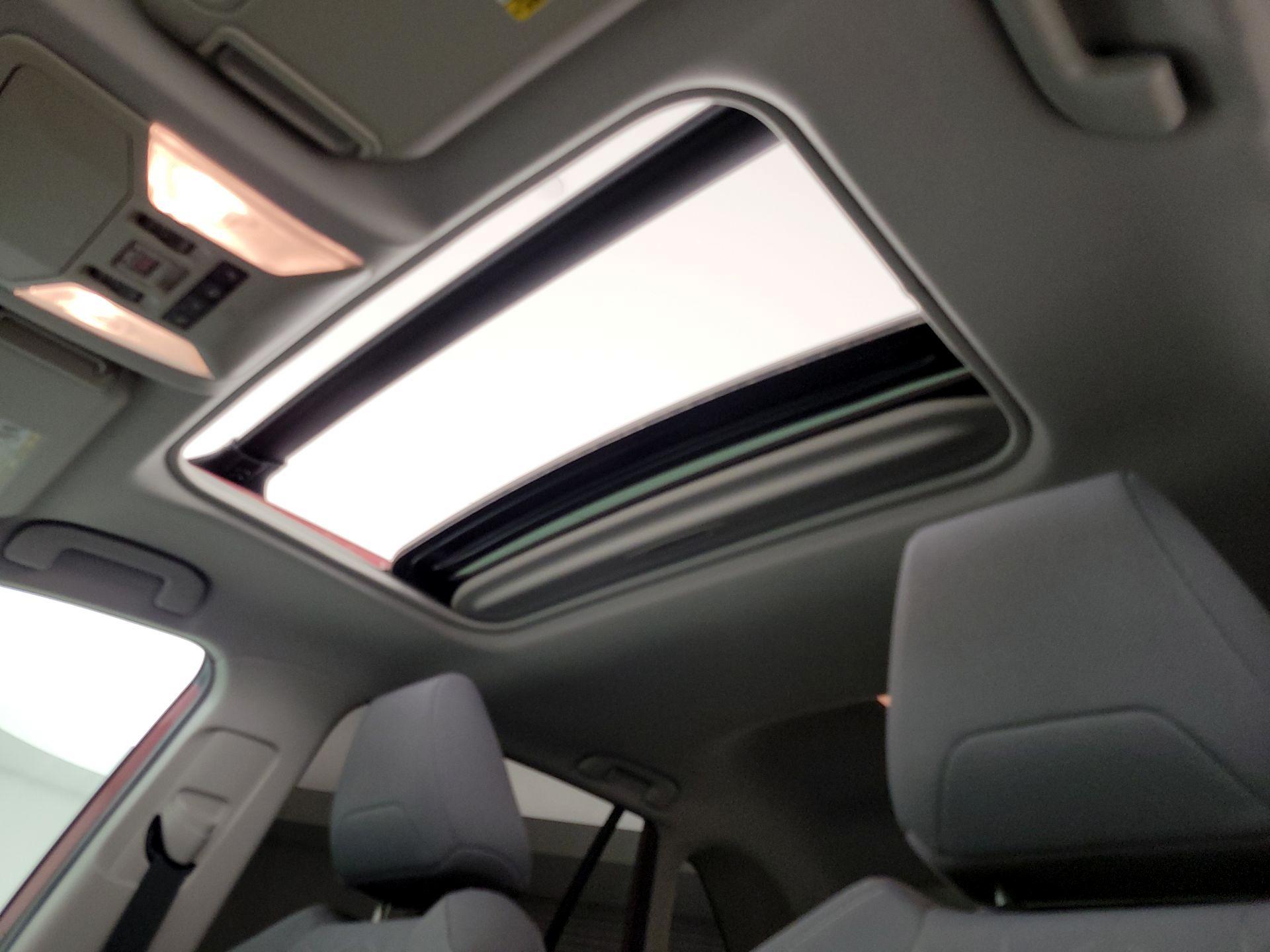 Thumbnail: 2019 Toyota RAV4 - 19