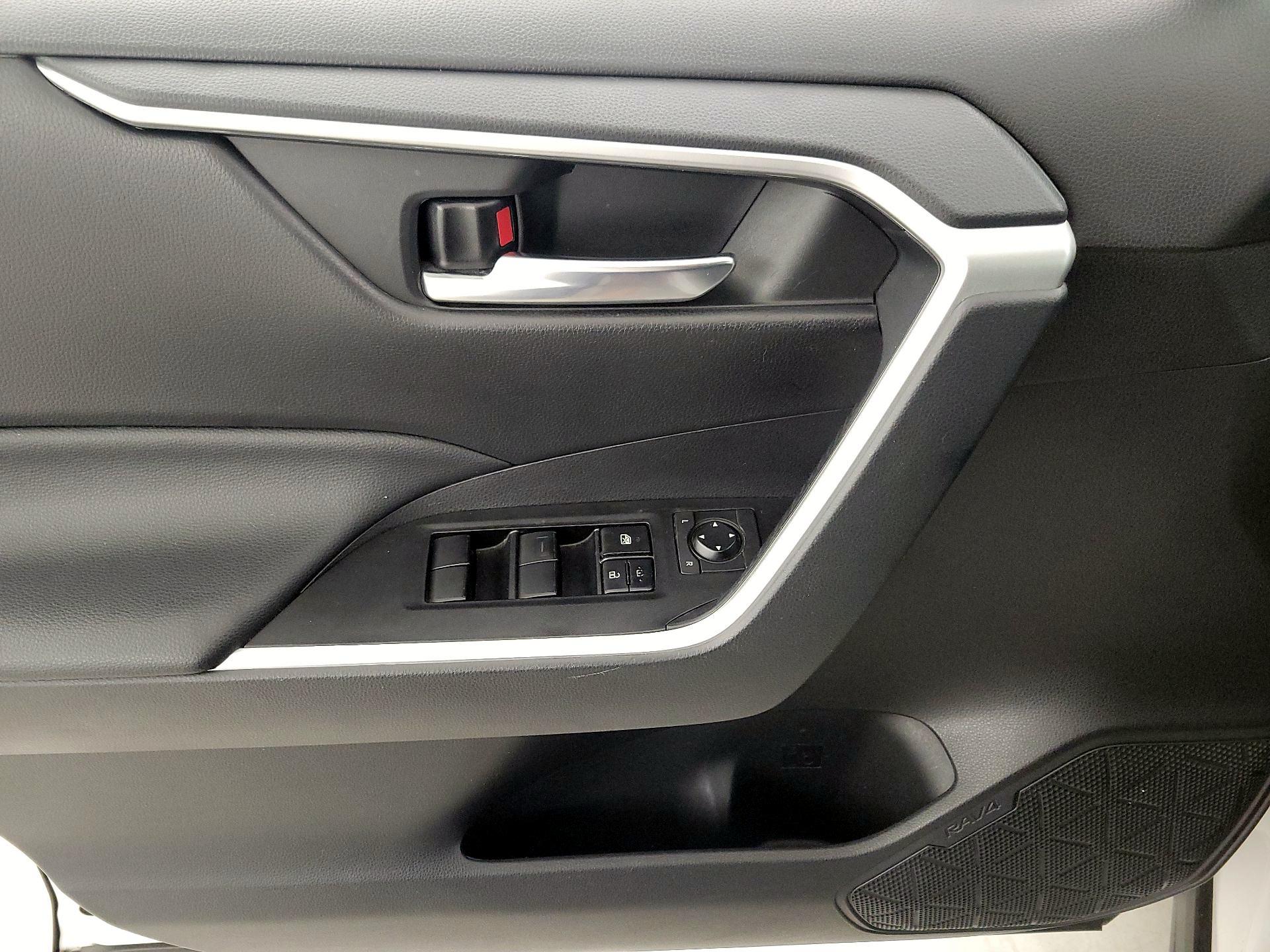 Thumbnail: 2021 Toyota RAV4 - 12