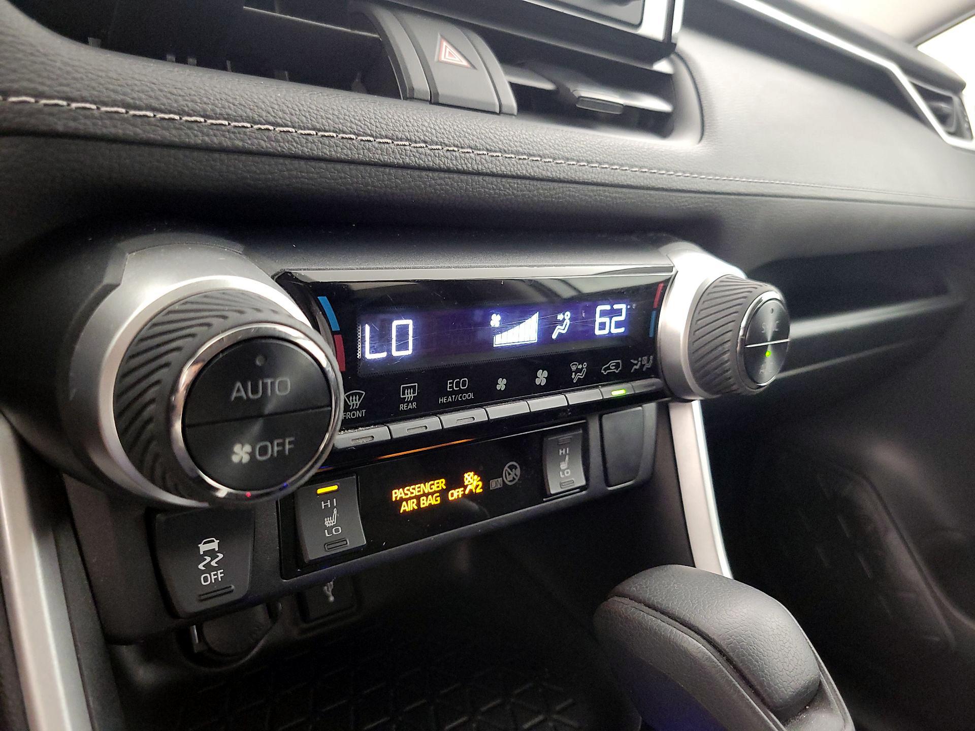 Thumbnail: 2021 Toyota RAV4 - 16