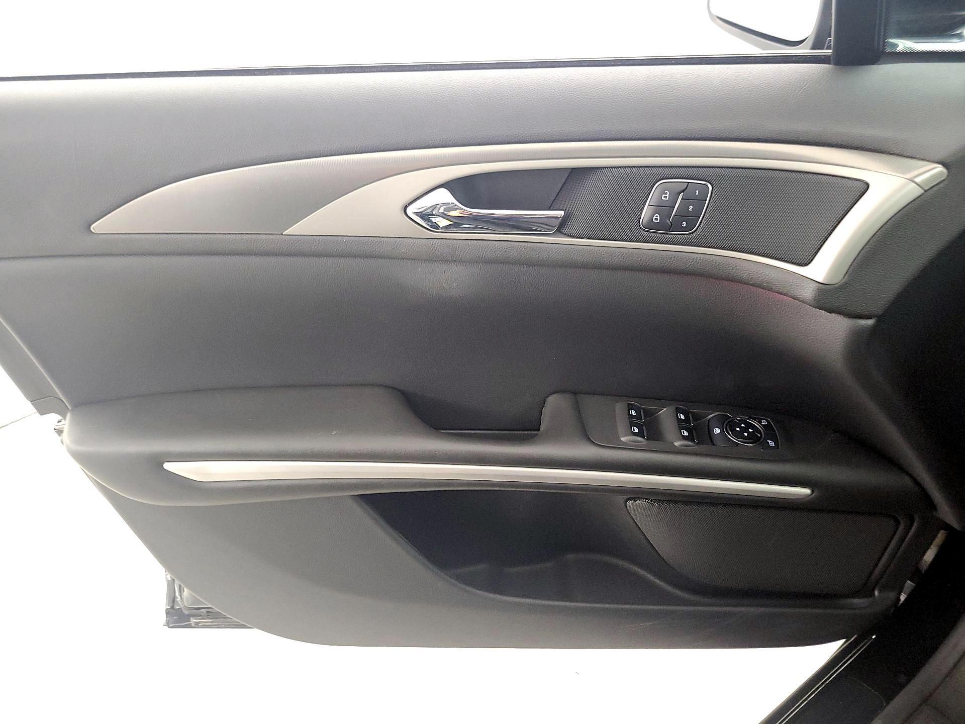 Thumbnail: 2014 Lincoln MKZ - 12