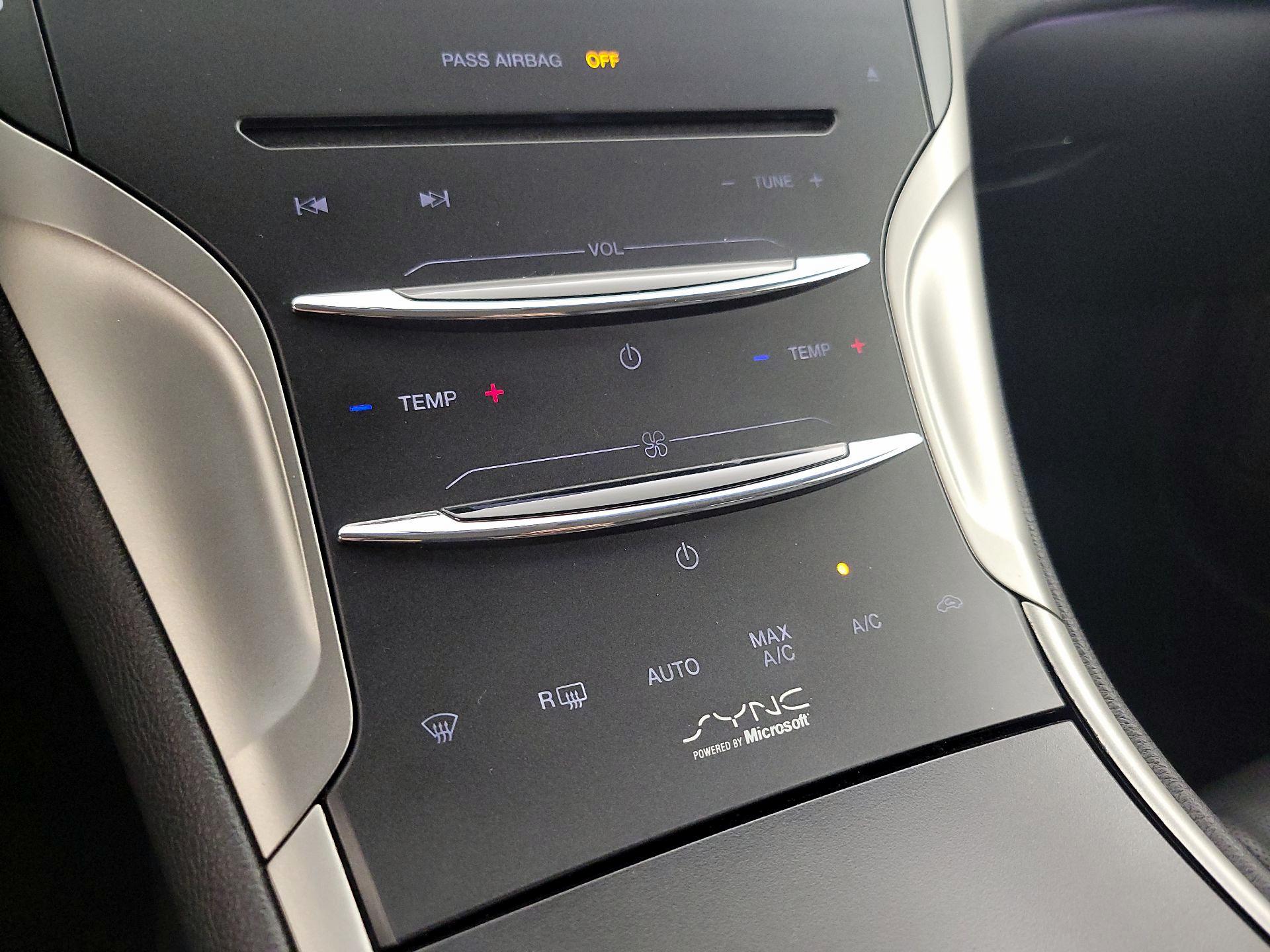Thumbnail: 2014 Lincoln MKZ - 17