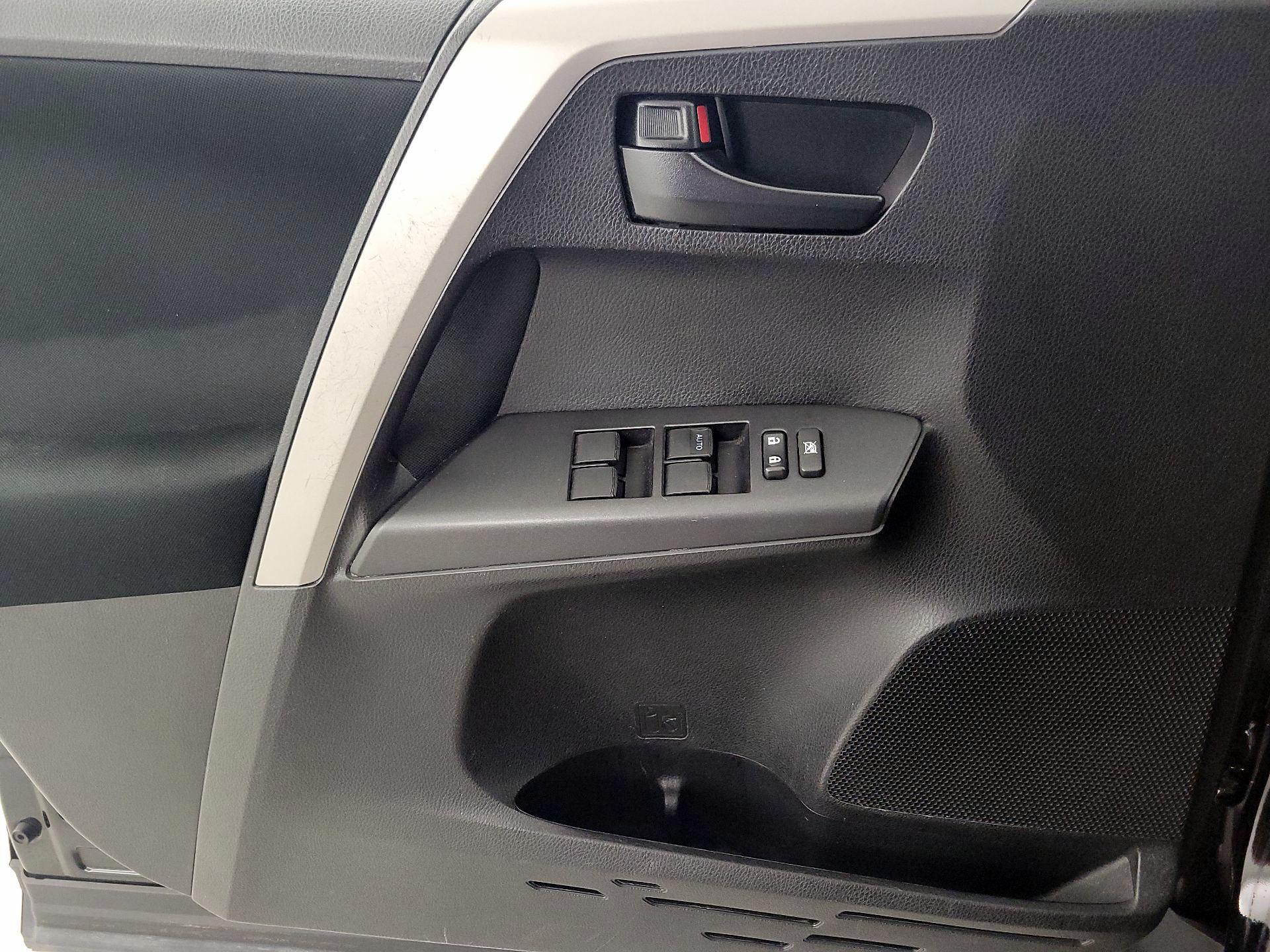 Thumbnail: 2016 Toyota RAV4 - 12