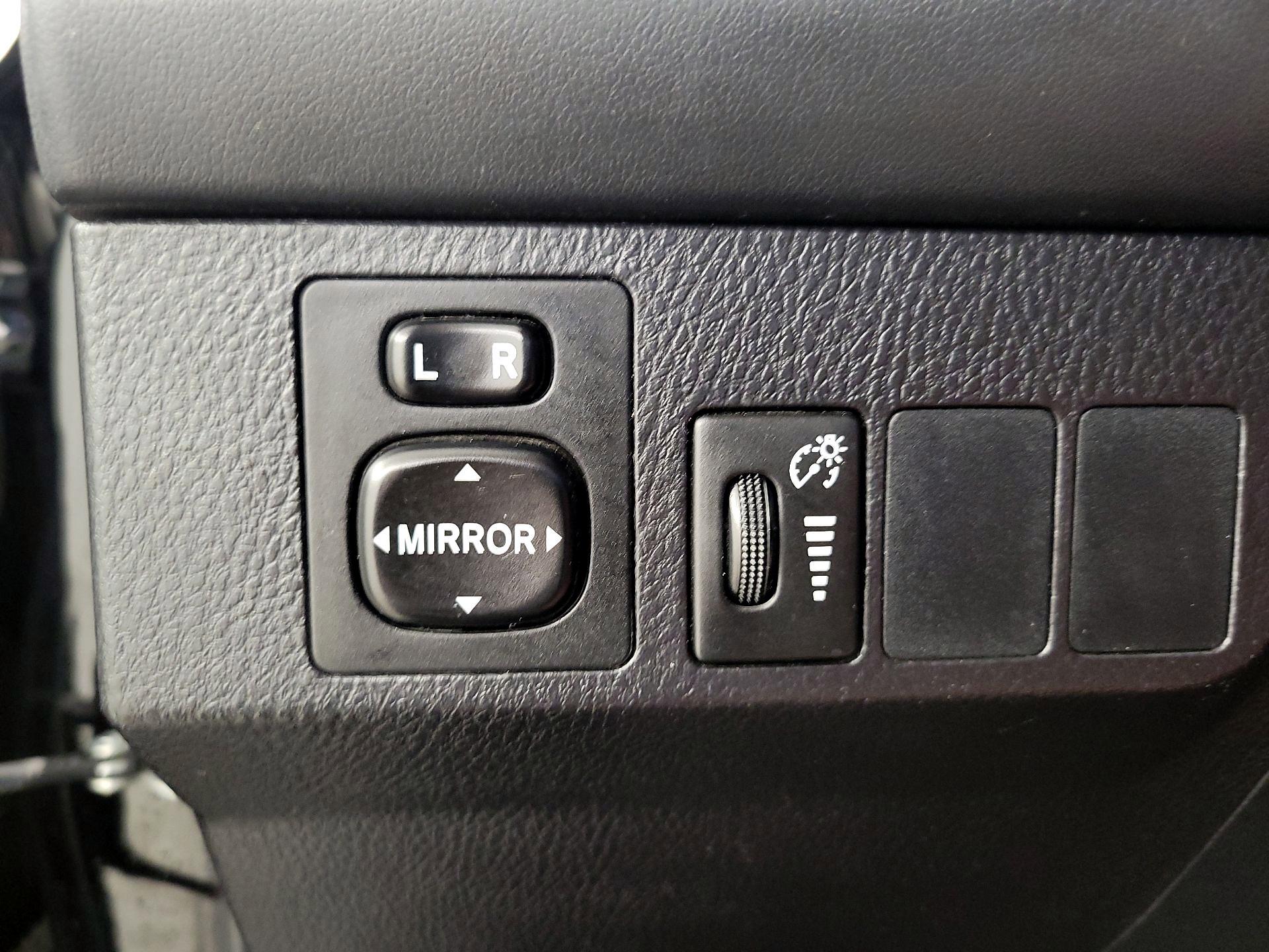 Thumbnail: 2016 Toyota RAV4 - 13