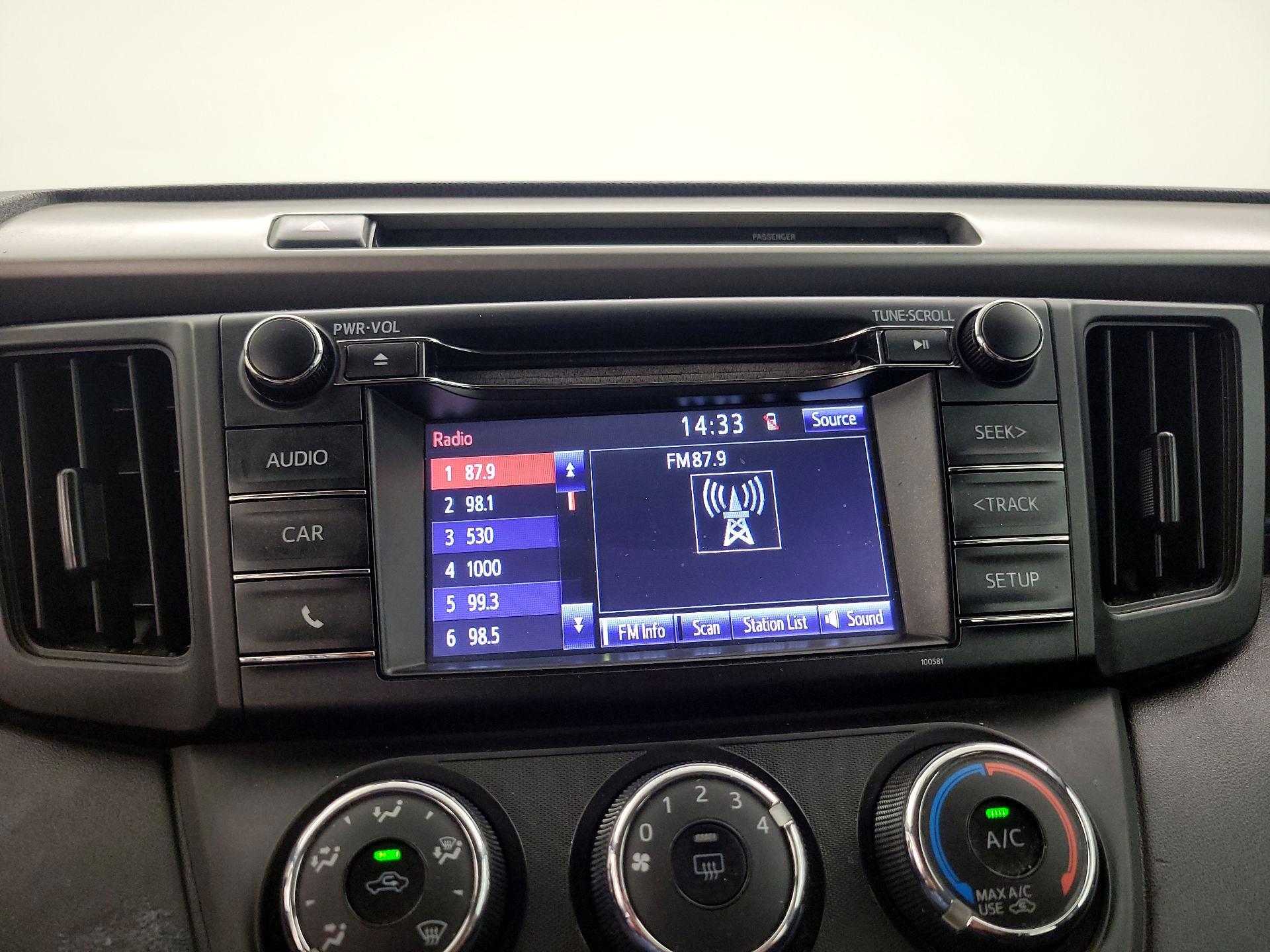 Thumbnail: 2016 Toyota RAV4 - 15