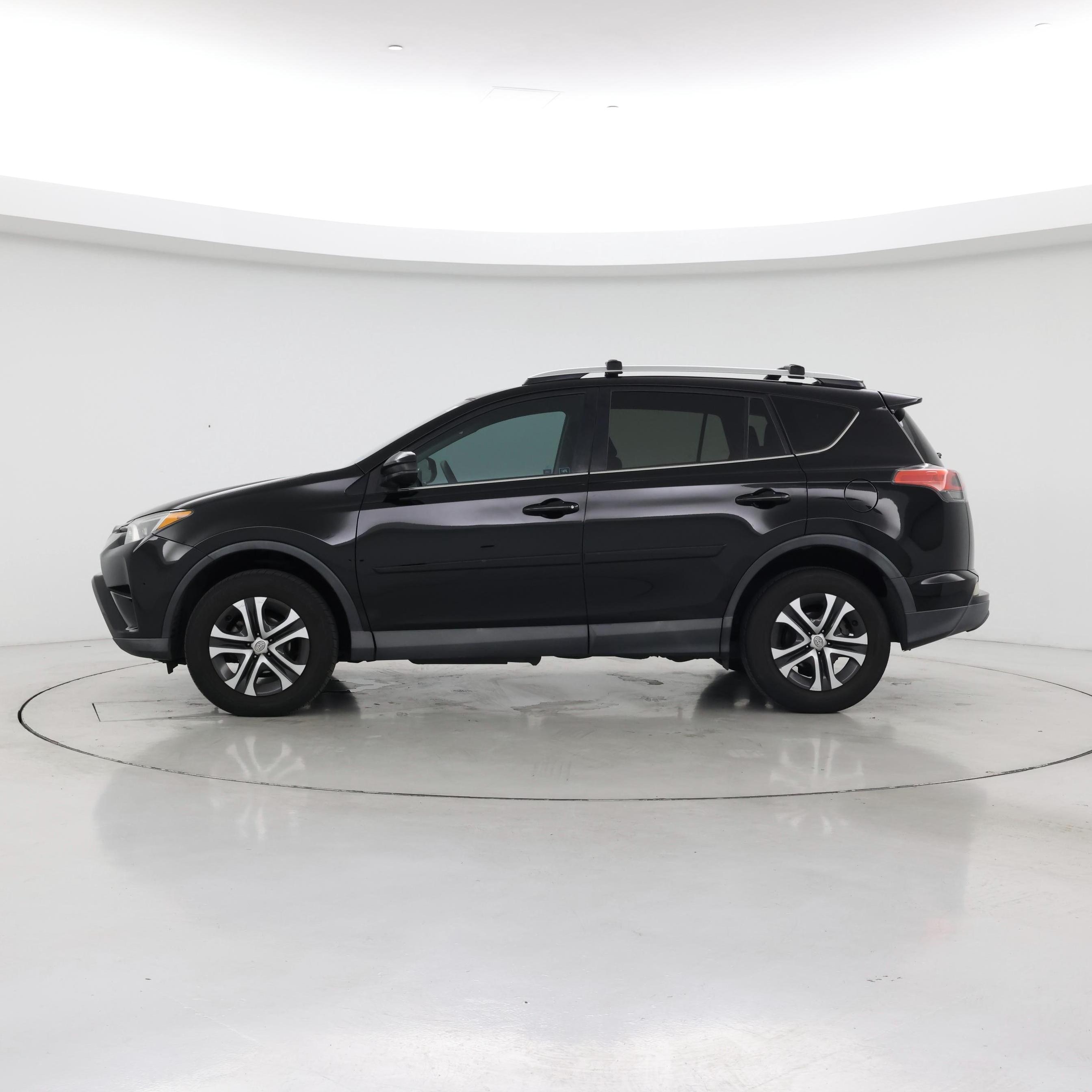 Thumbnail: 2016 Toyota RAV4 - 3
