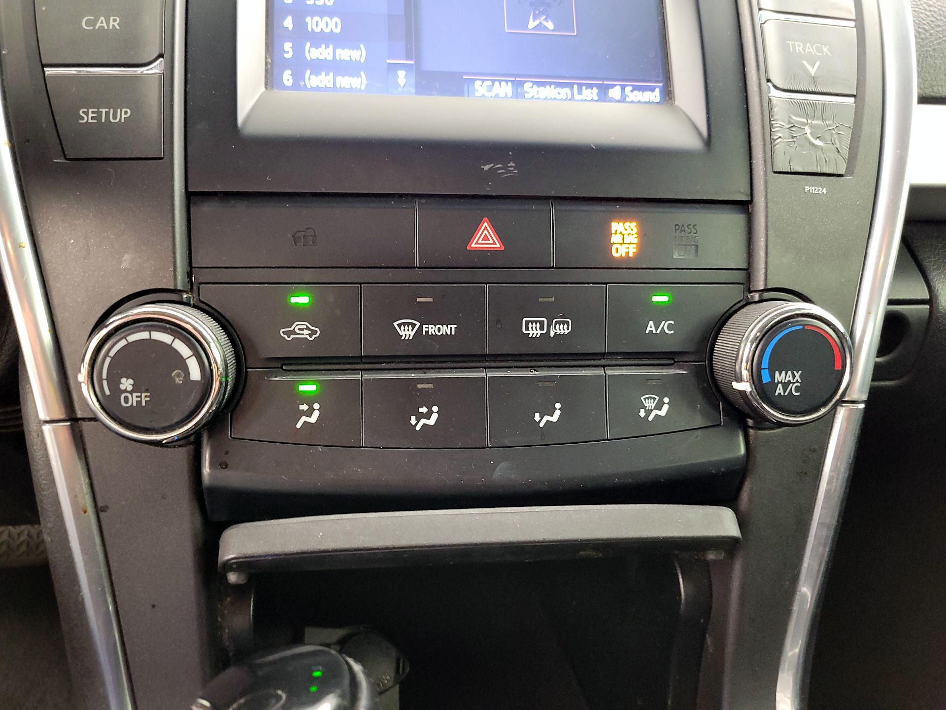Thumbnail: 2016 Toyota Camry - 16