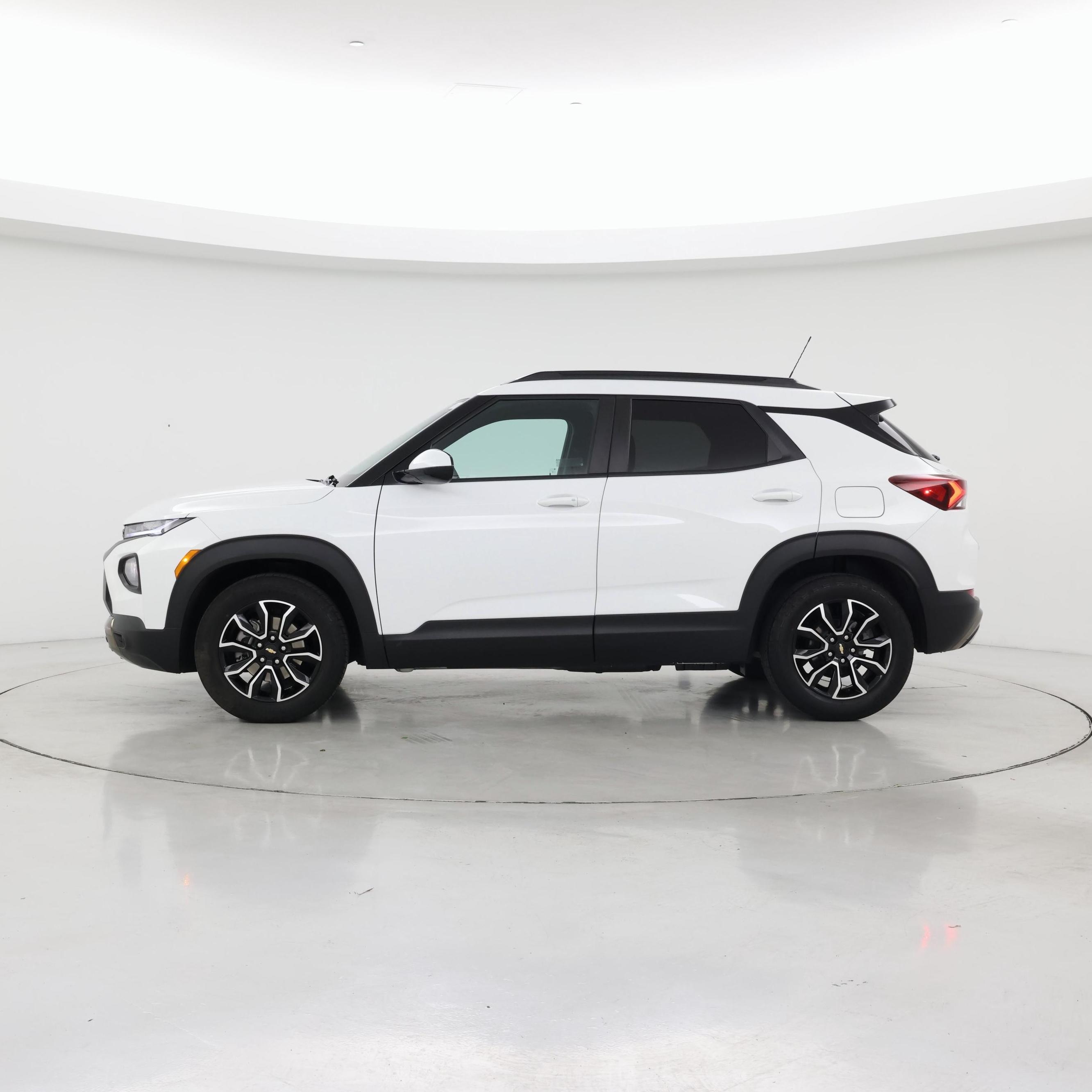 Thumbnail: 2023 Chevrolet TrailBlazer - 3