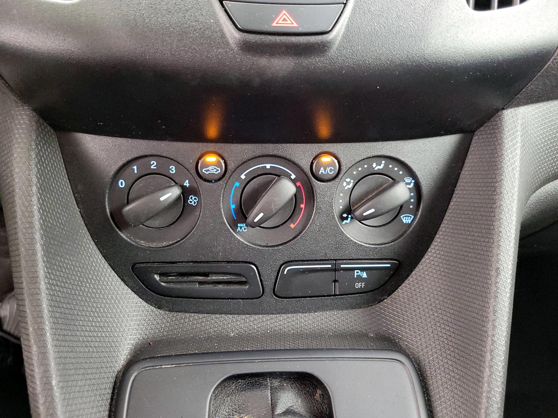 Thumbnail: 2016 Ford Transit Series - 15