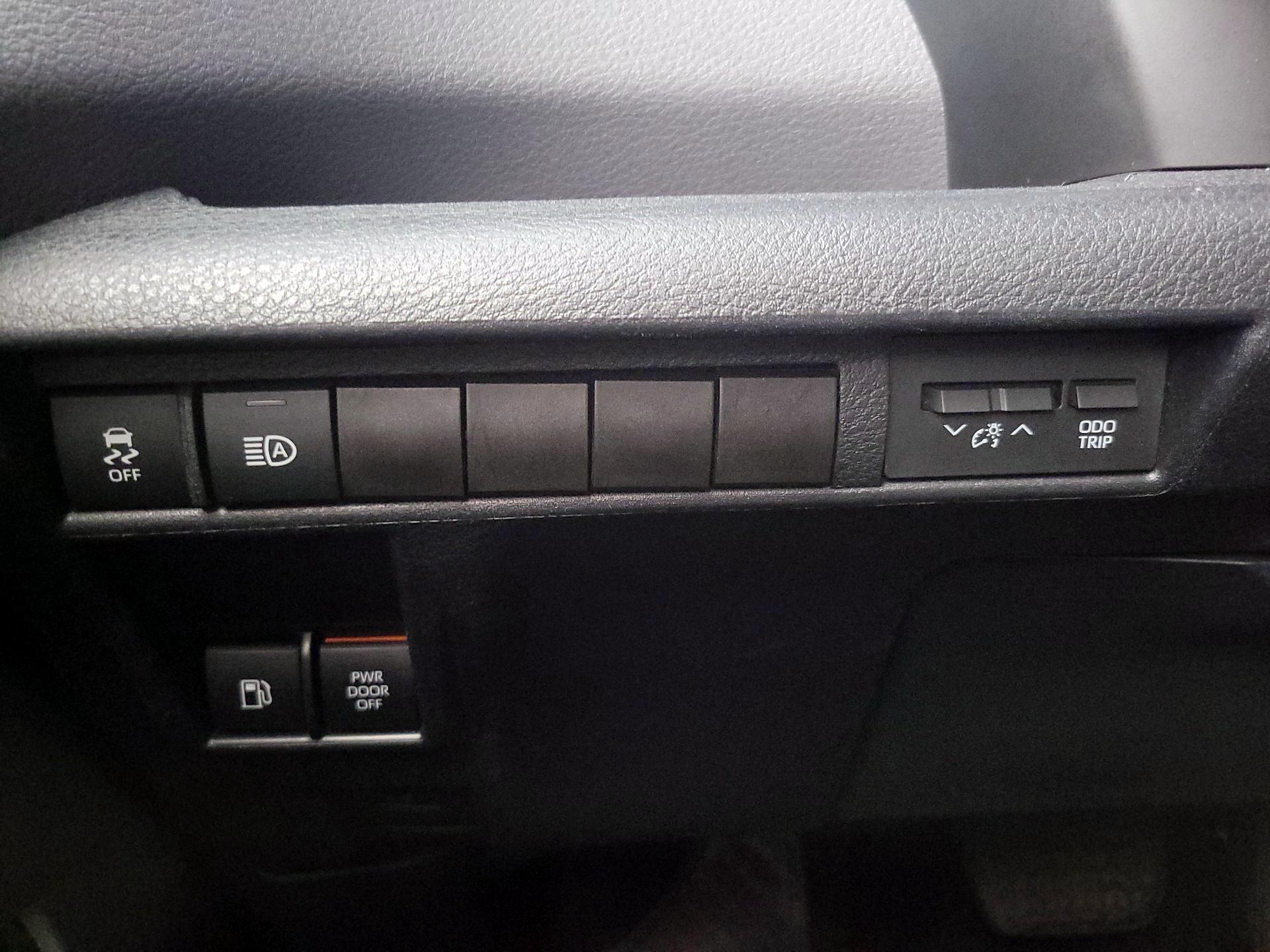 Thumbnail: 2021 Toyota Sienna - 13