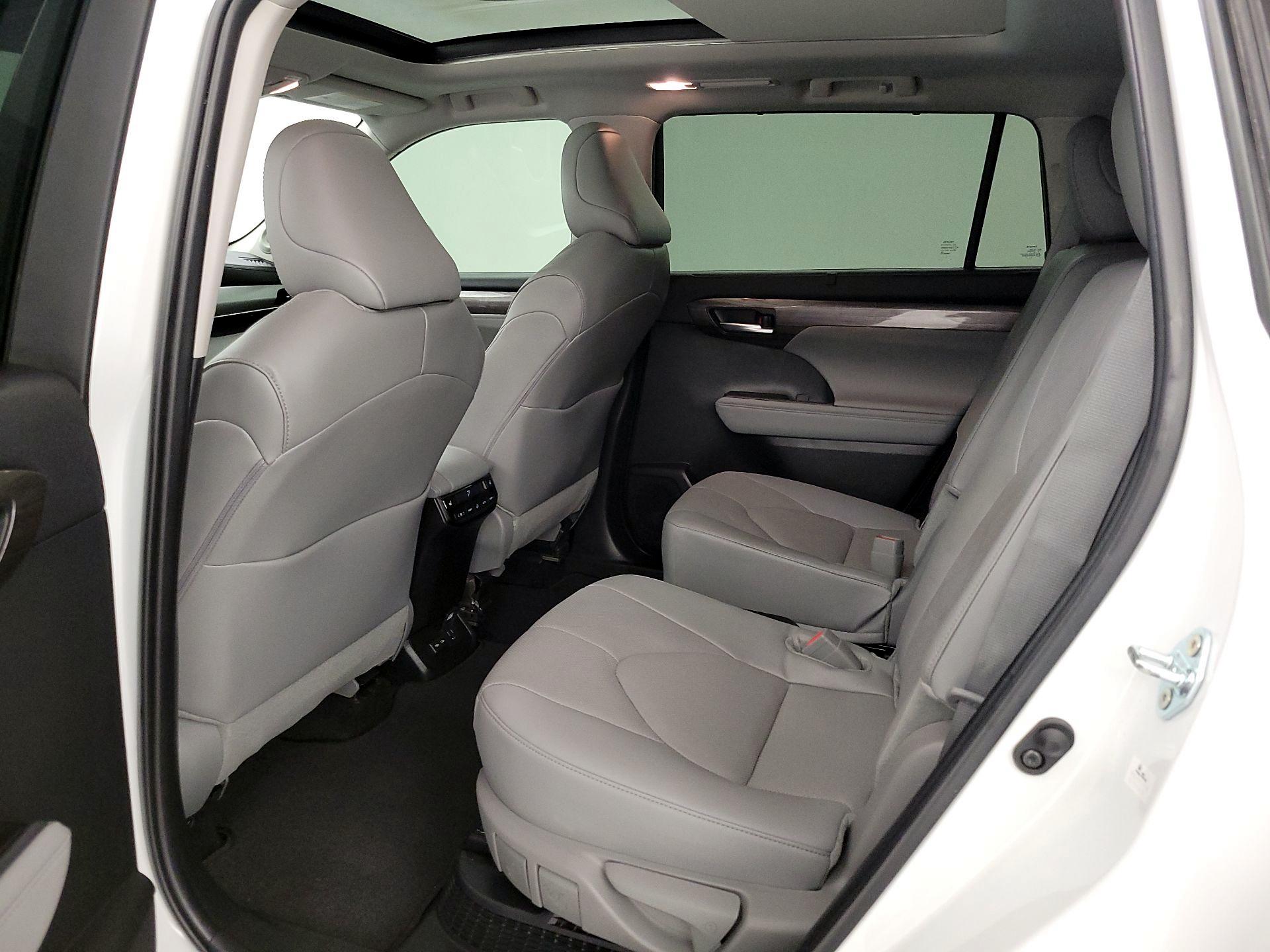 Thumbnail: 2024 Toyota Highlander - 20