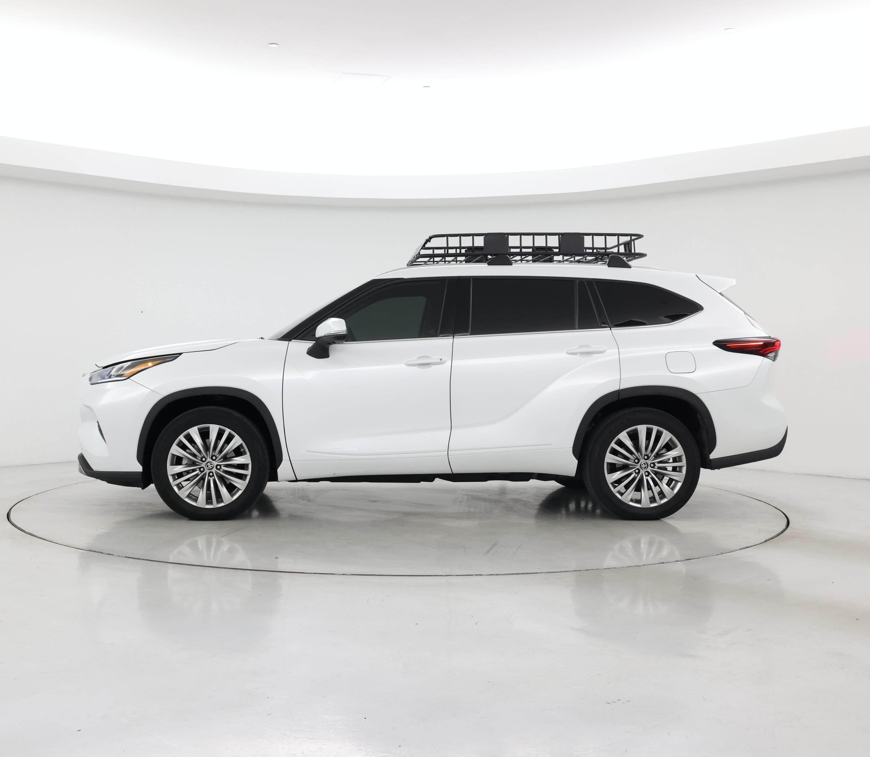 Thumbnail: 2024 Toyota Highlander - 3