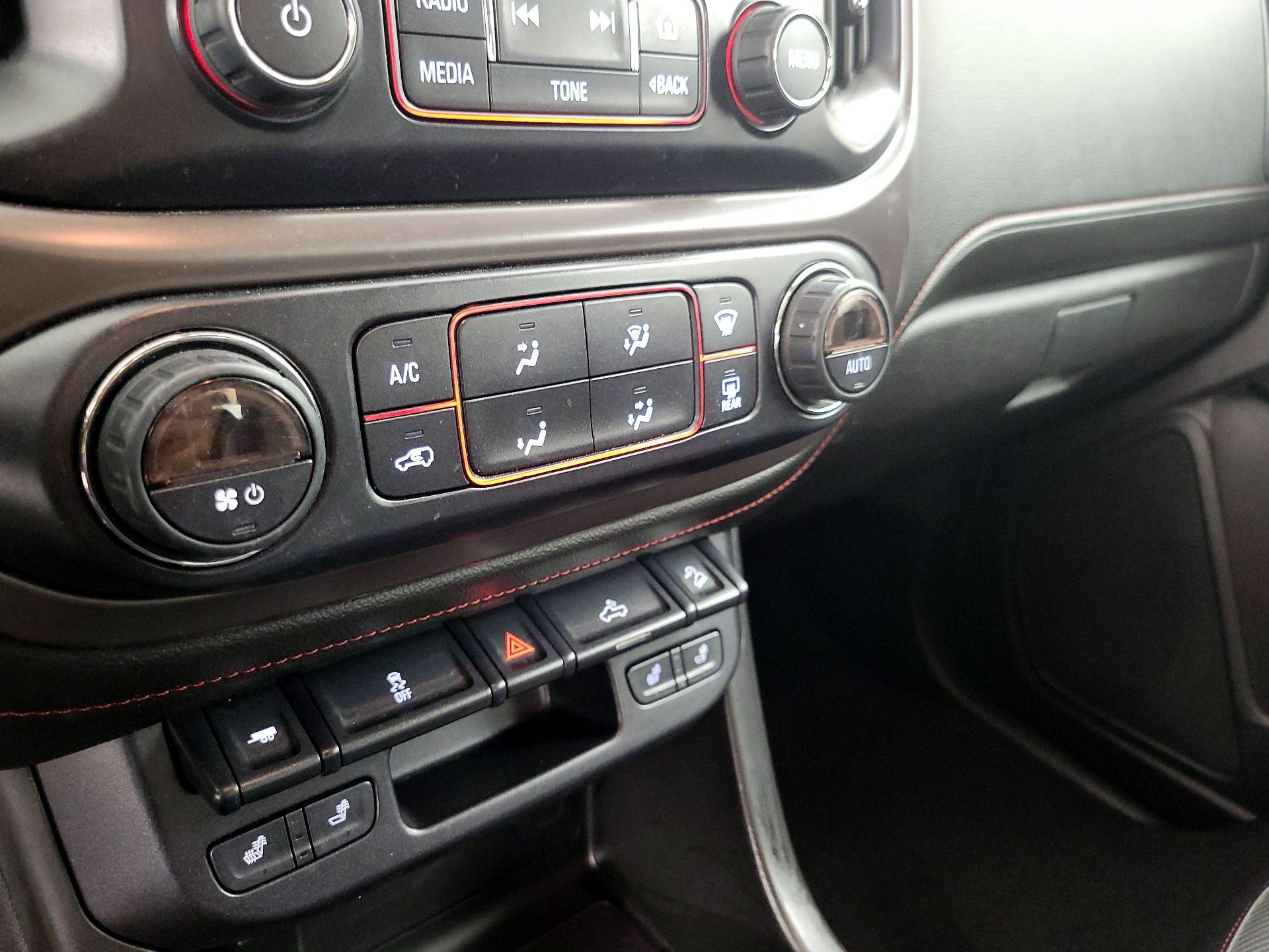 Thumbnail: 2015 GMC Canyon - 17