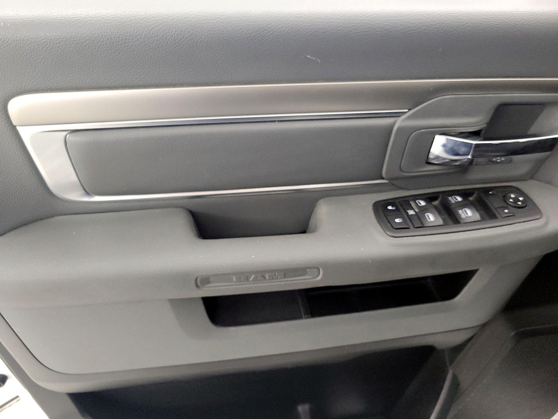 Thumbnail: 2019 RAM 1500 Classic - 12