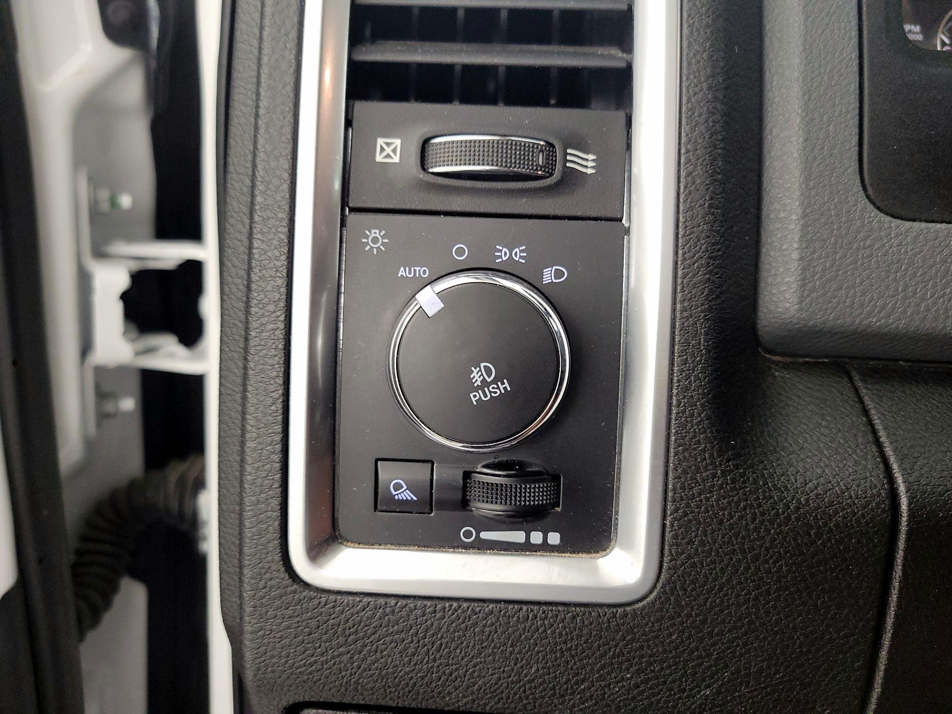 Thumbnail: 2019 RAM 1500 Classic - 13