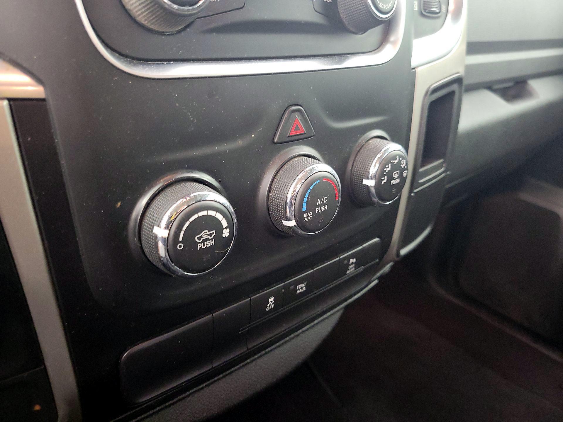 Thumbnail: 2019 RAM 1500 Classic - 17