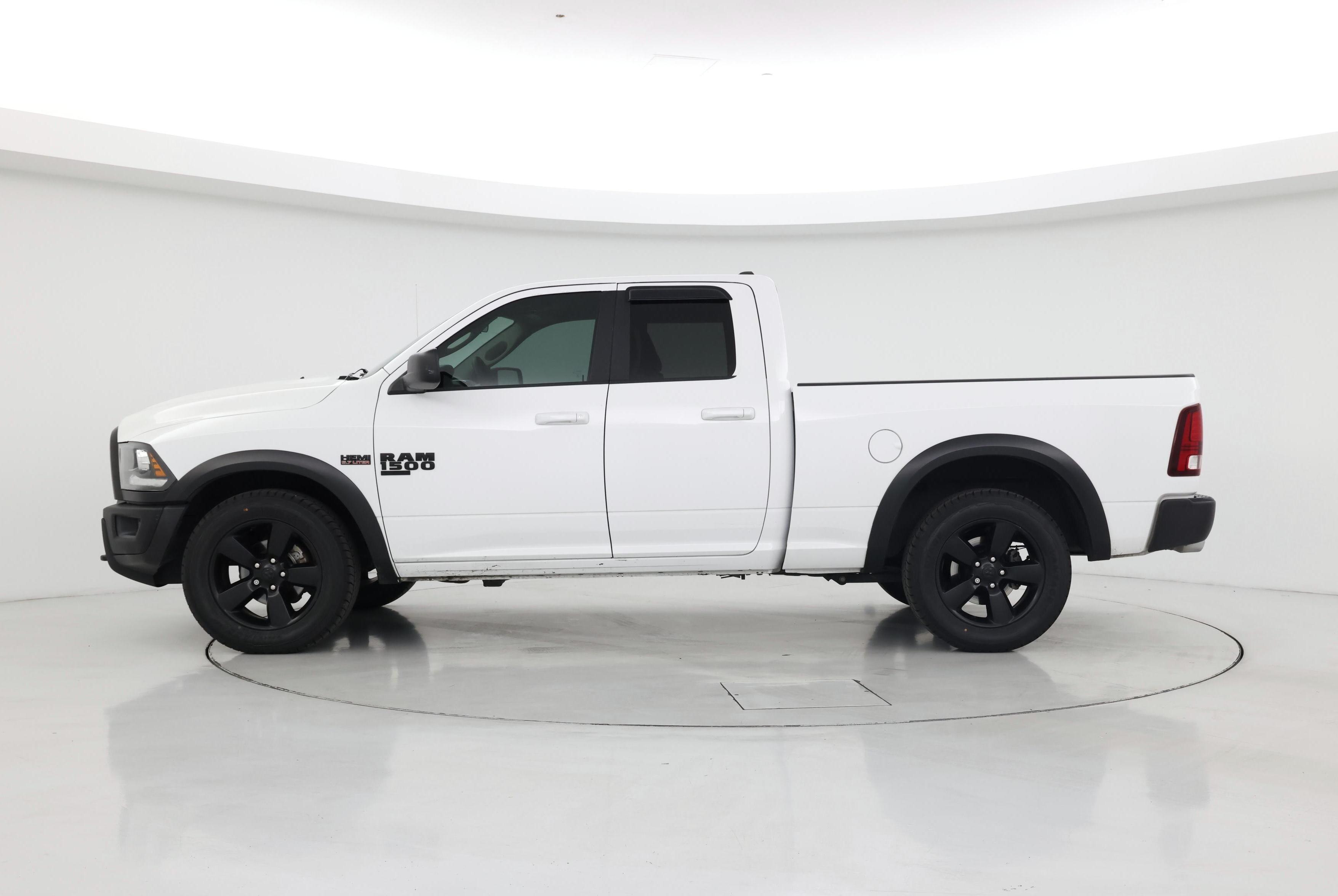 Thumbnail: 2019 RAM 1500 Classic - 3