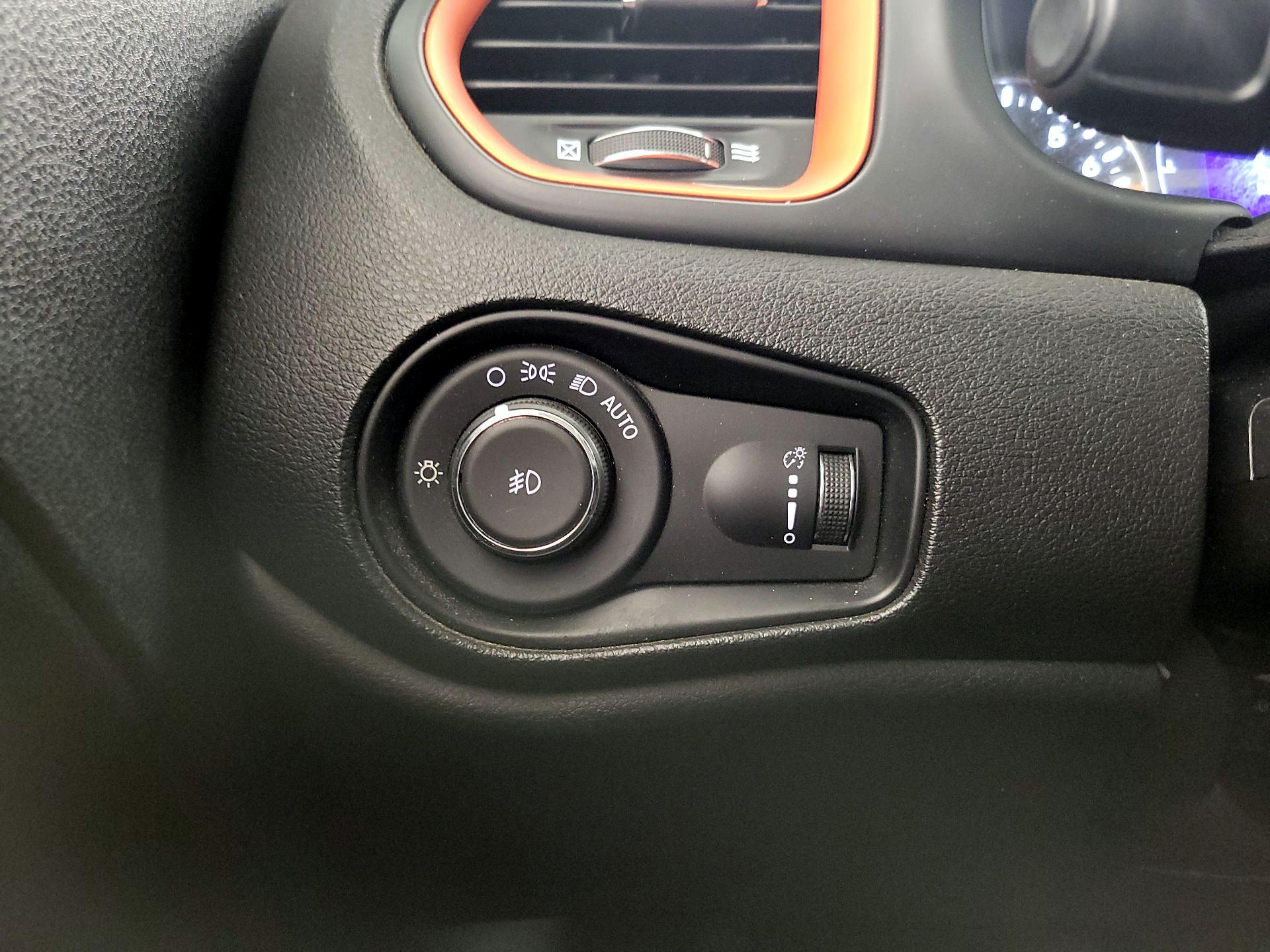 Thumbnail: 2018 Jeep Renegade - 13