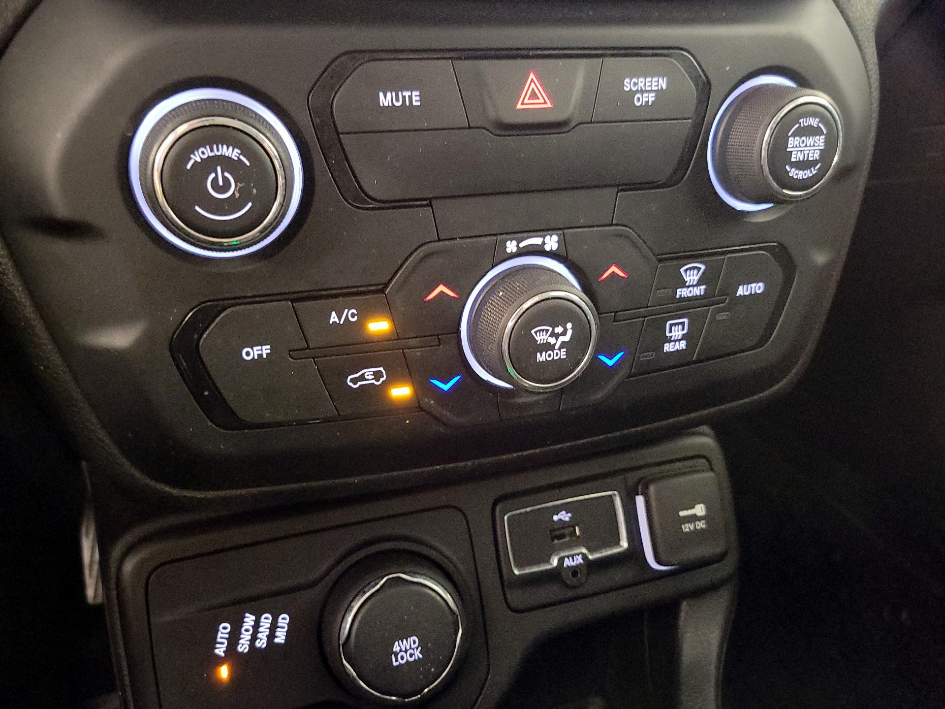 Thumbnail: 2018 Jeep Renegade - 16