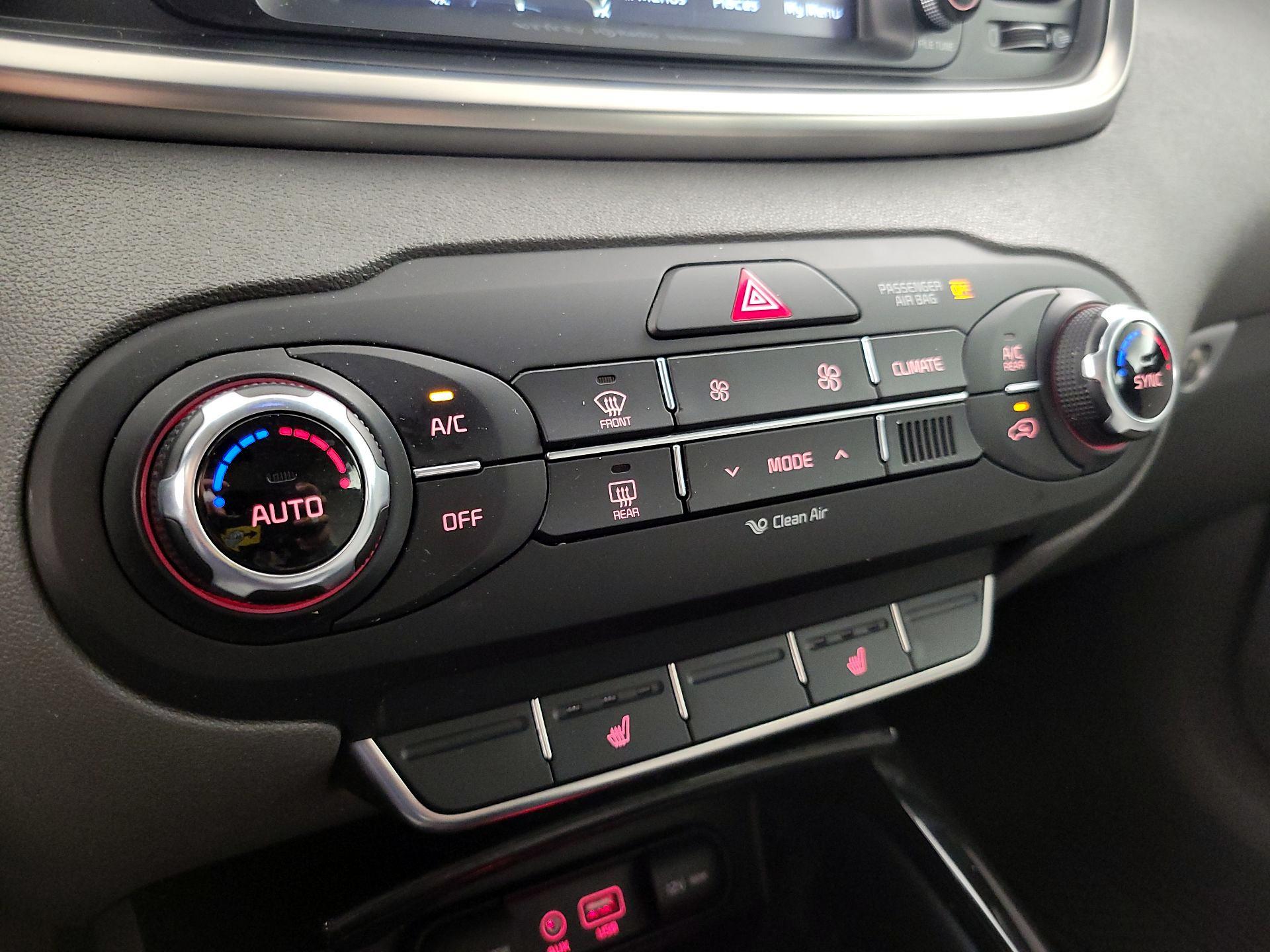Thumbnail: 2018 Kia Sorento - 17
