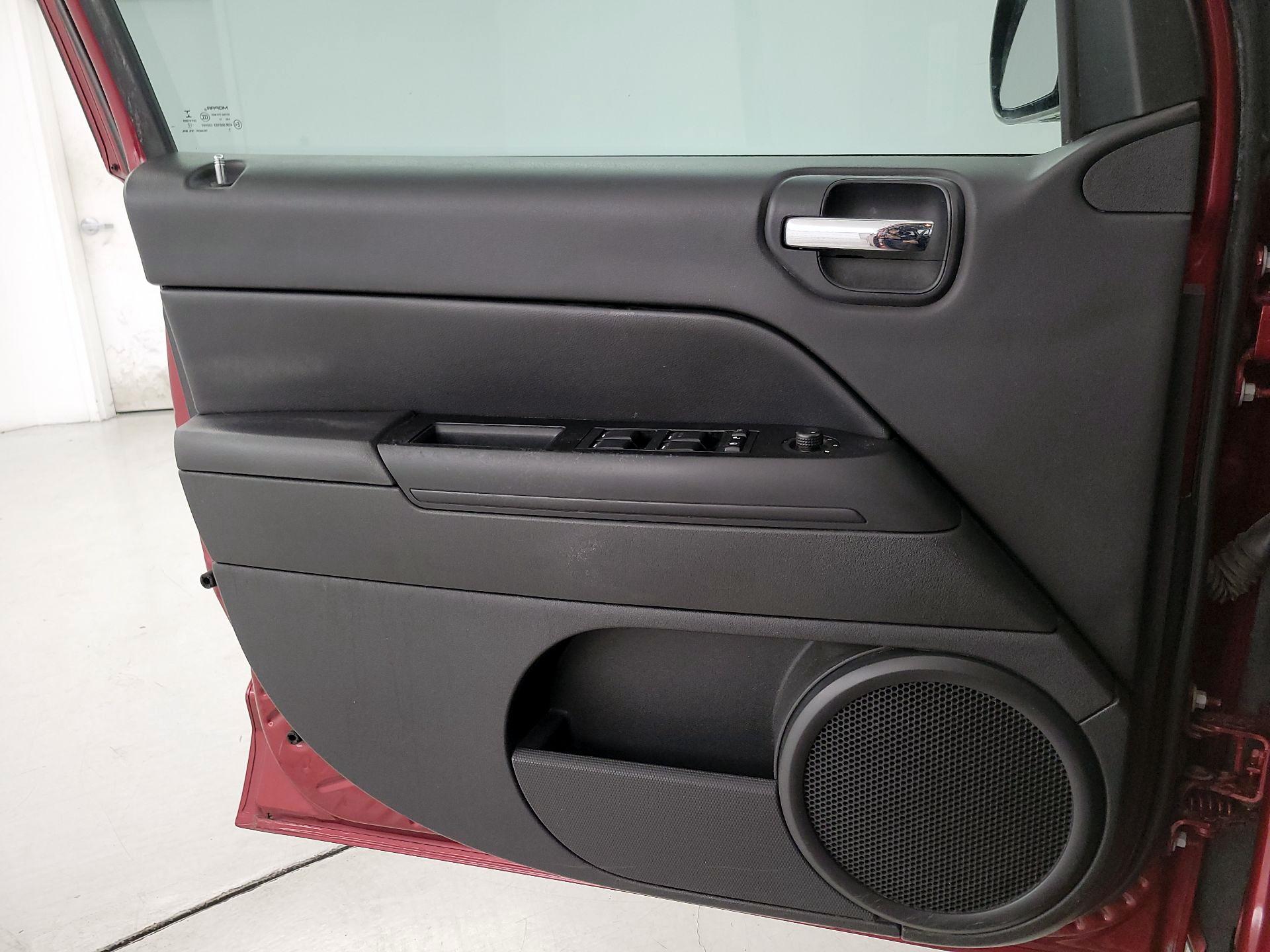 Thumbnail: 2014 Jeep Compass - 12
