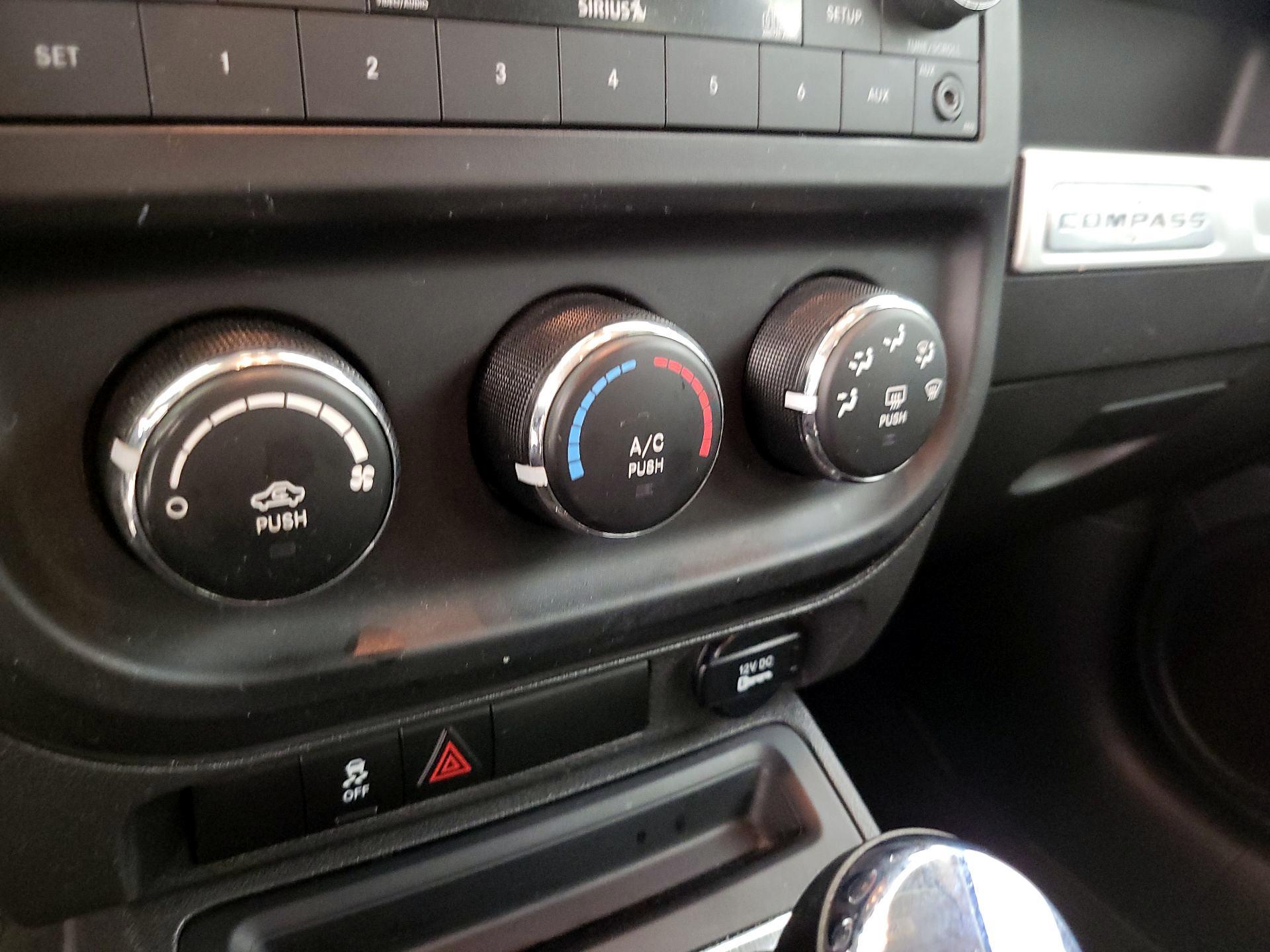 Thumbnail: 2014 Jeep Compass - 15