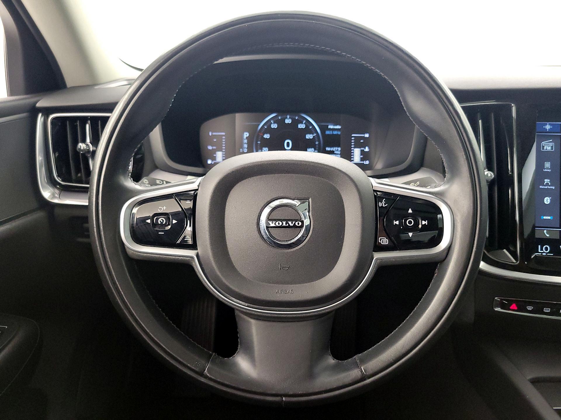 Thumbnail: 2019 Volvo S60 - 10