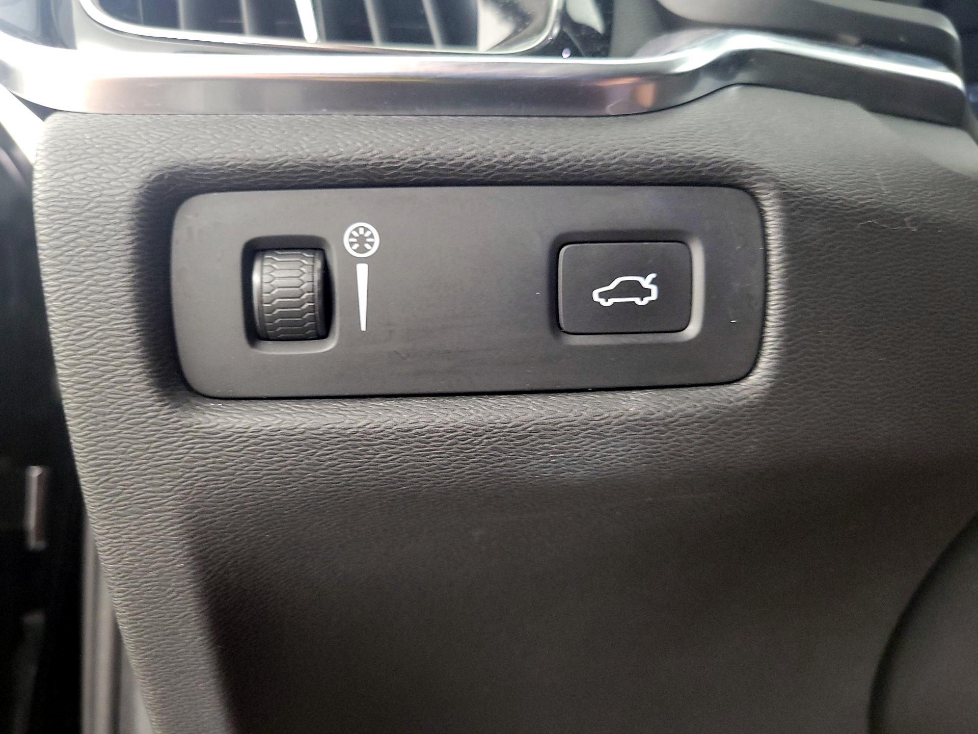 Thumbnail: 2019 Volvo S60 - 13