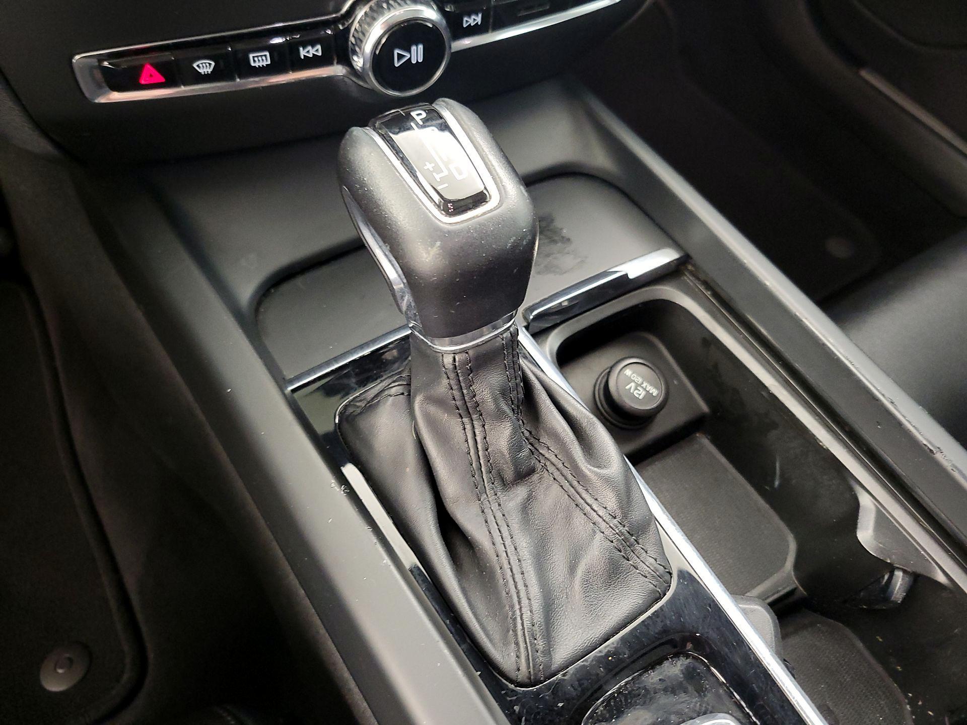Thumbnail: 2019 Volvo S60 - 17