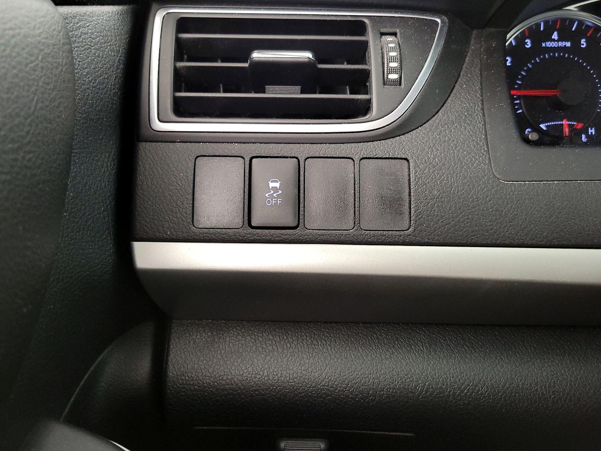 Thumbnail: 2015 Toyota Camry - 13