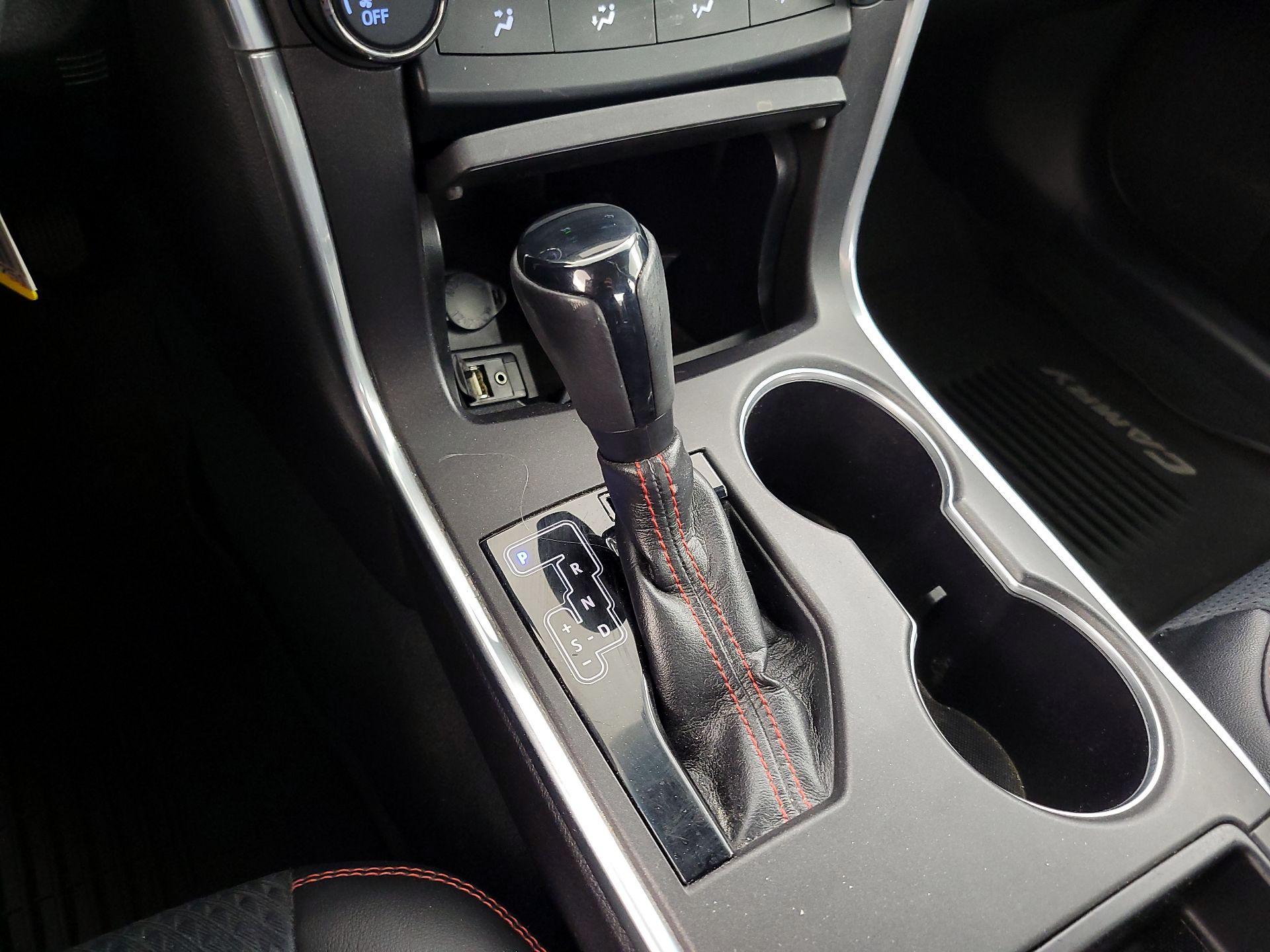 Thumbnail: 2015 Toyota Camry - 17