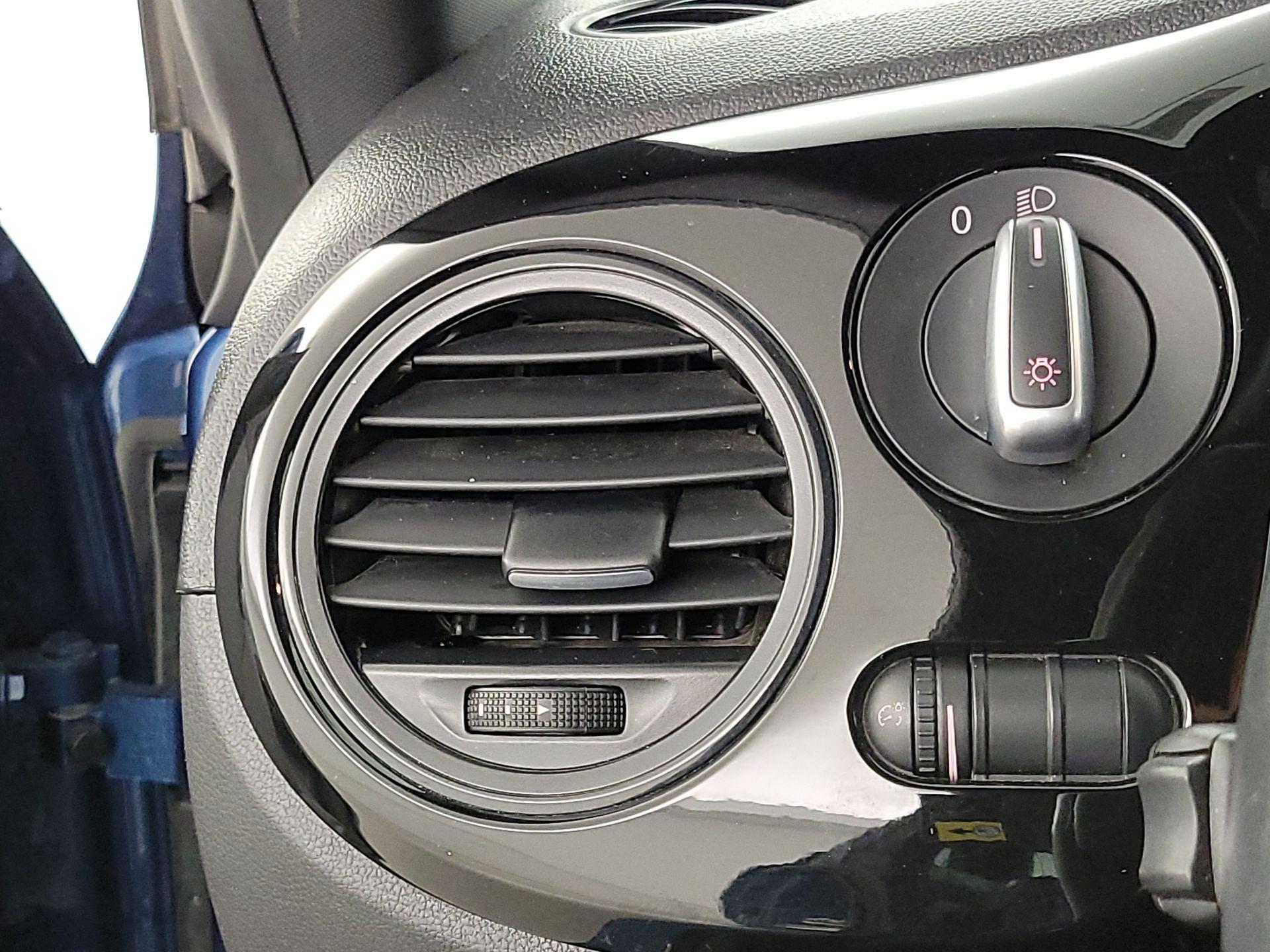 Thumbnail: 2019 Volkswagen Beetle - 13