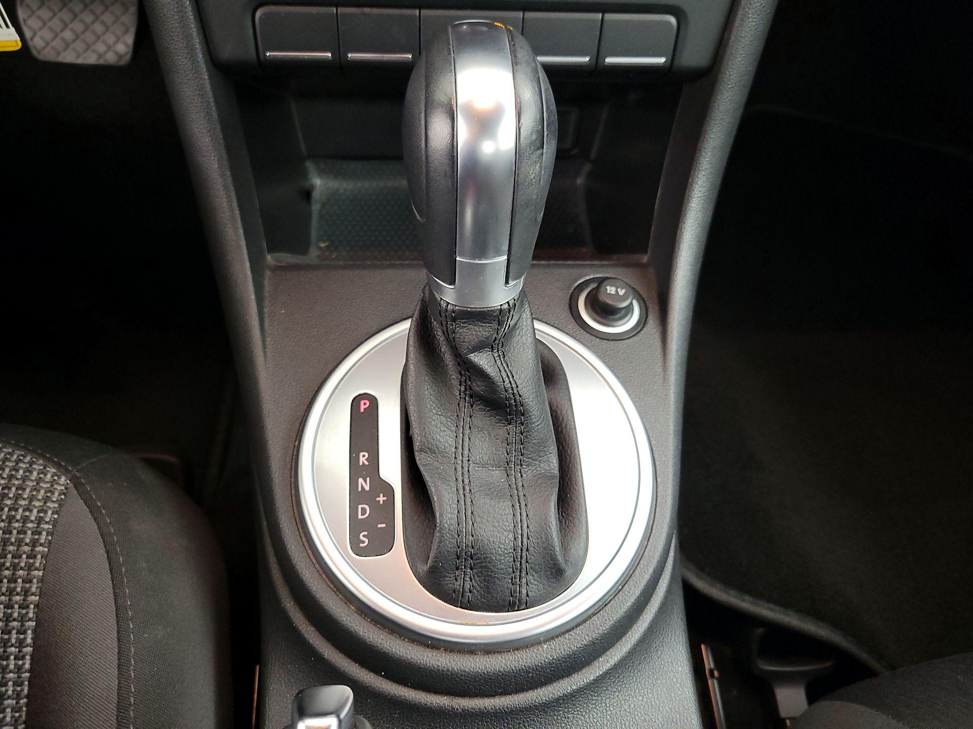 Thumbnail: 2019 Volkswagen Beetle - 17