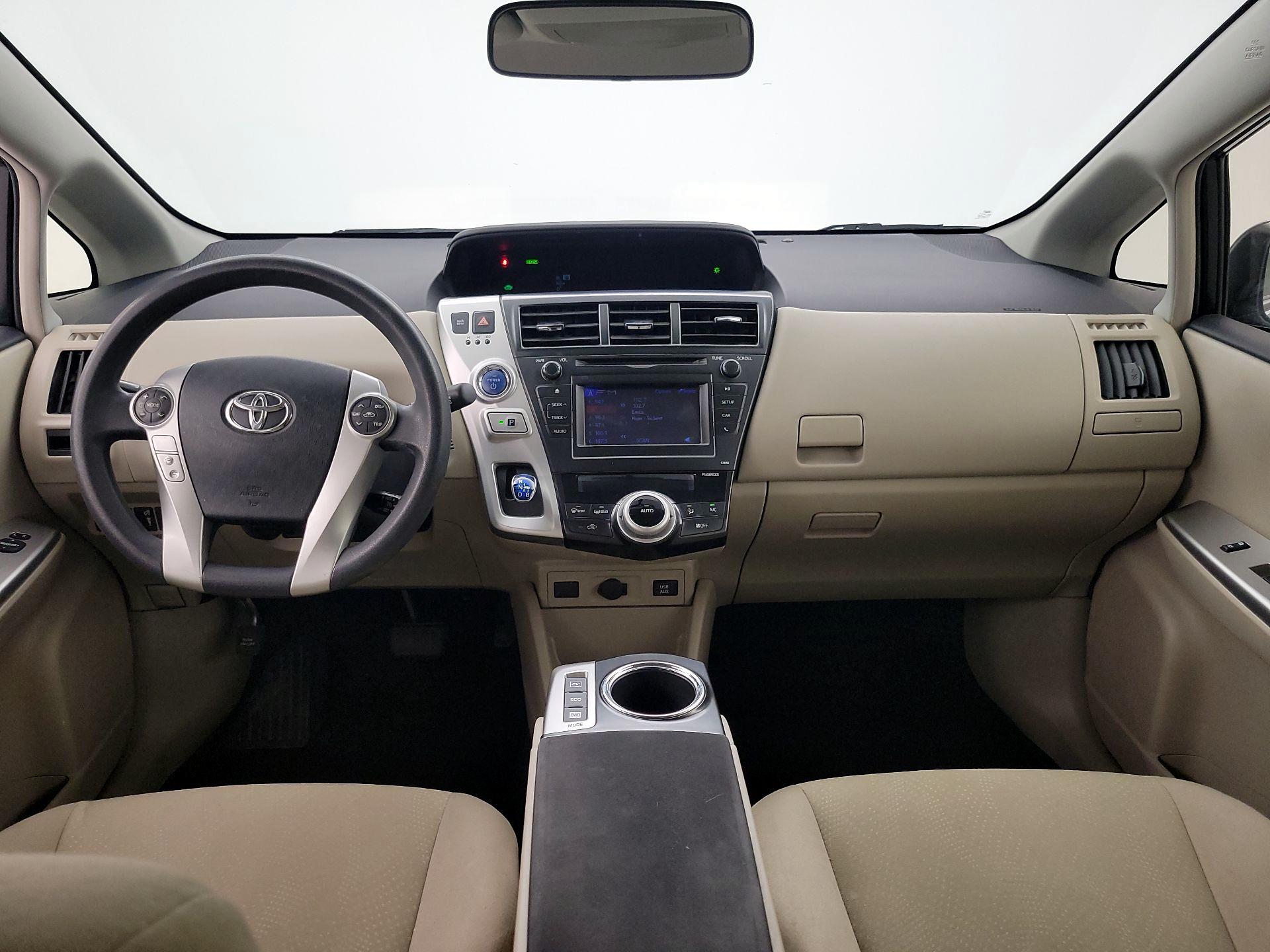 Thumbnail: 2014 Toyota Prius v - 9