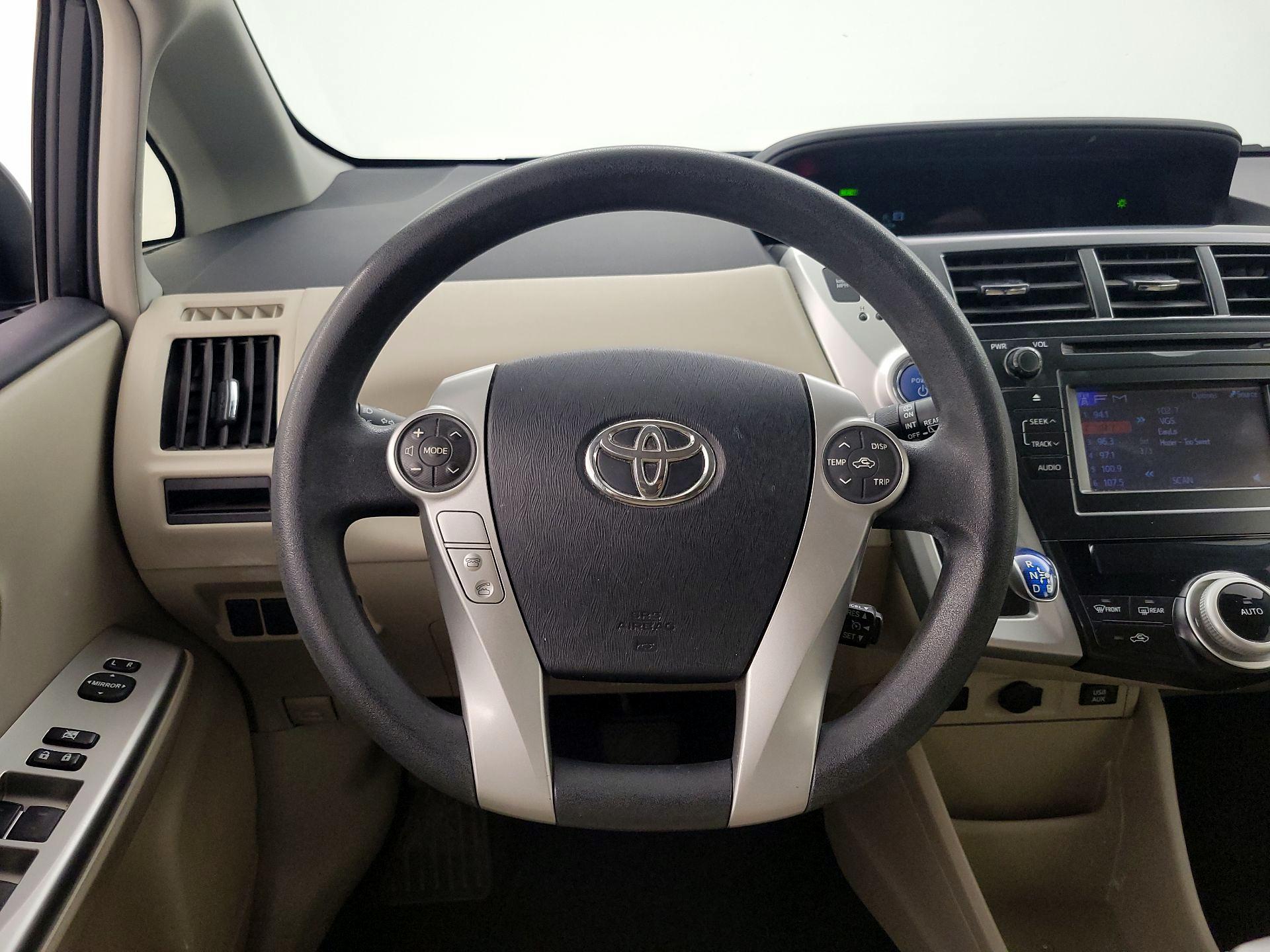 Thumbnail: 2014 Toyota Prius v - 10