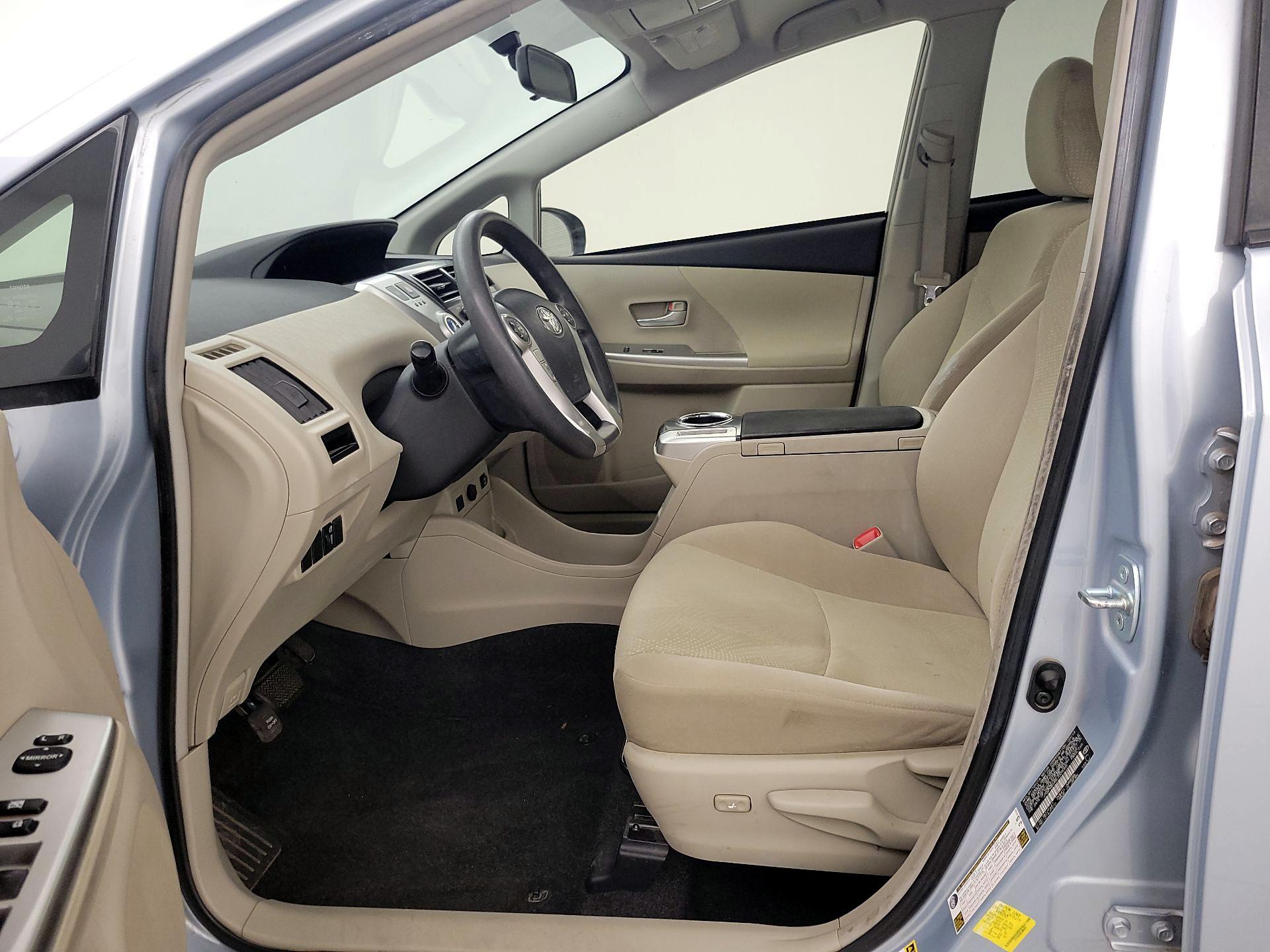 Thumbnail: 2014 Toyota Prius v - 11