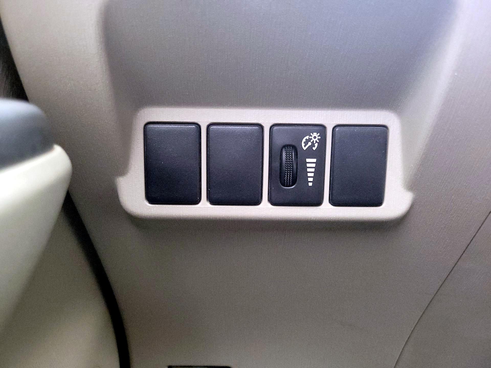 Thumbnail: 2014 Toyota Prius v - 13